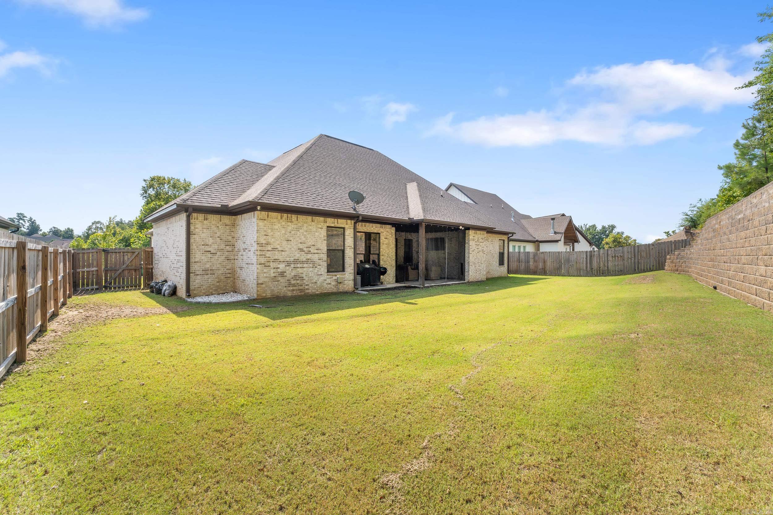 7717 S Shoreline  Benton, AR