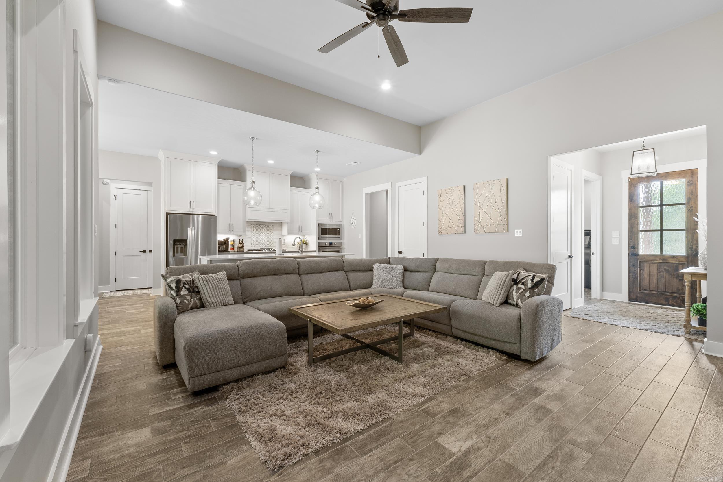 7717 S Shoreline  Benton, AR