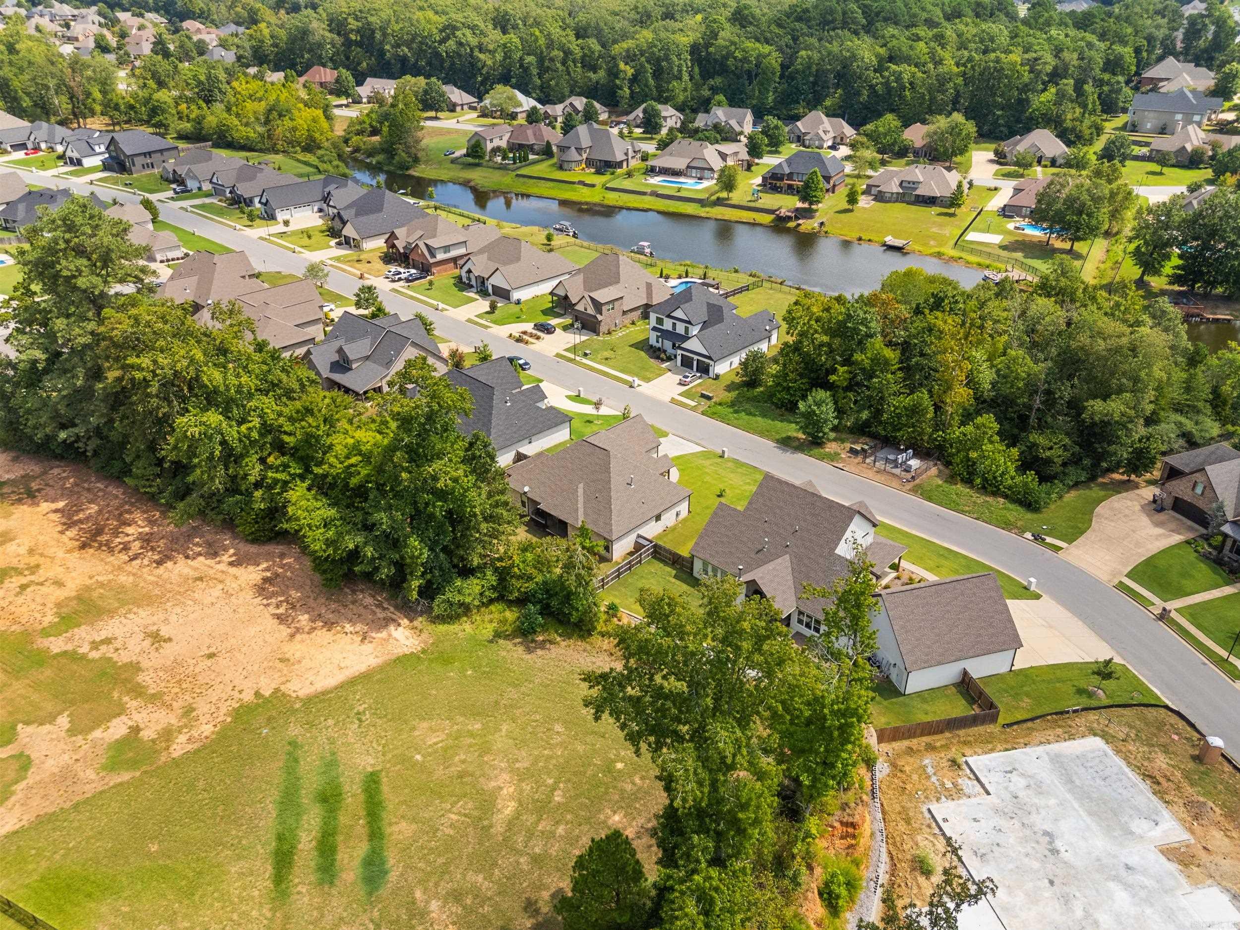 7717 S Shoreline  Benton, AR