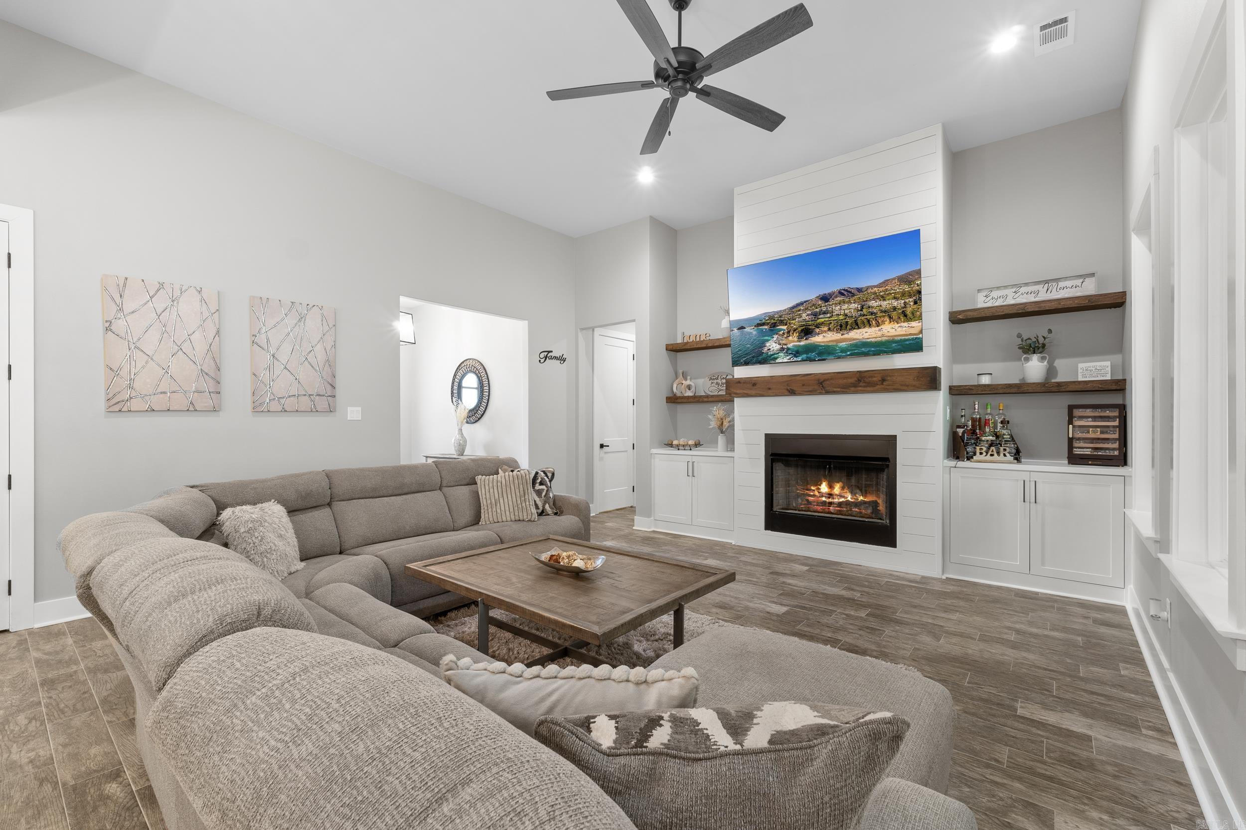 7717 S Shoreline  Benton, AR