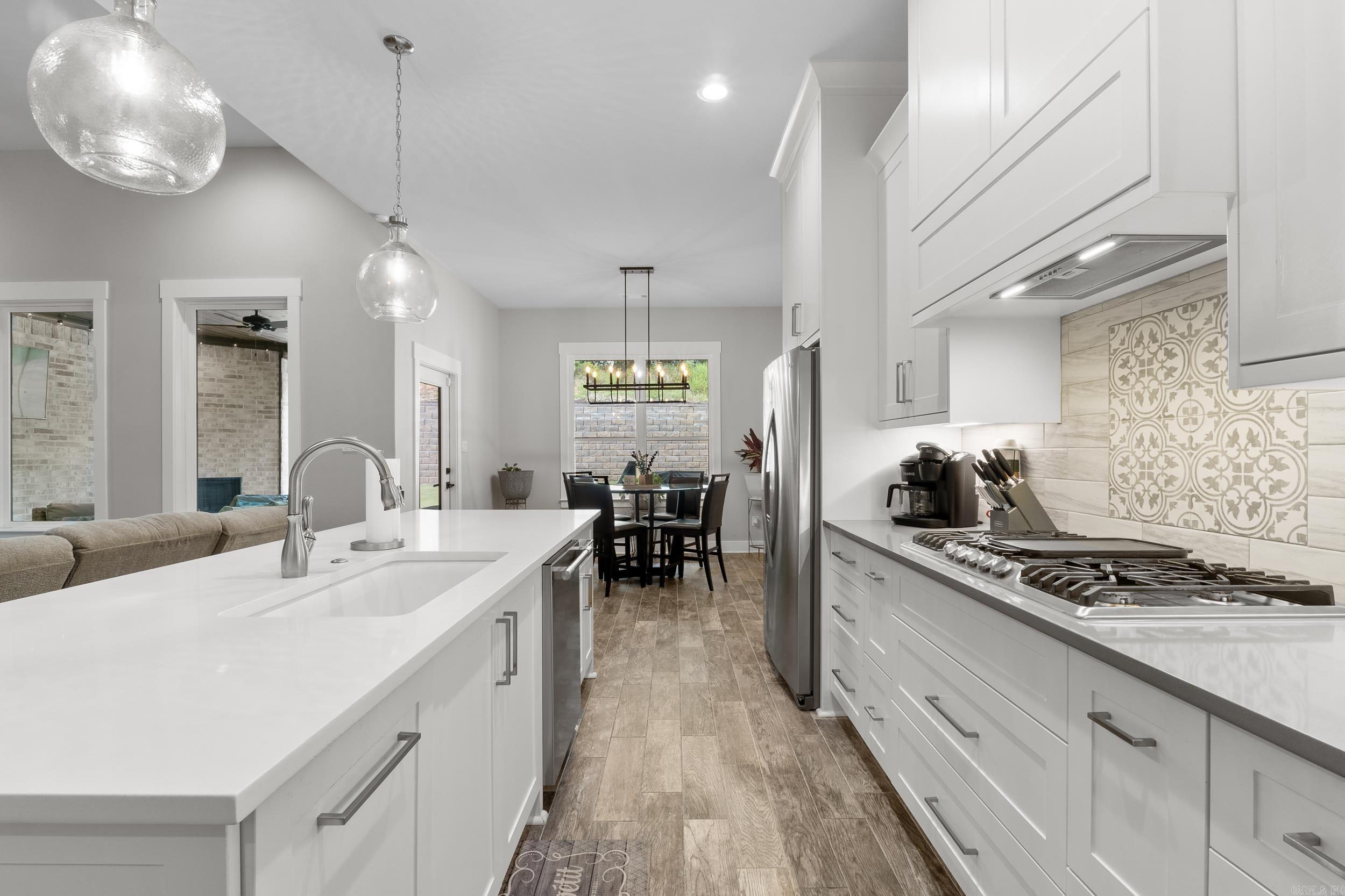 7717 S Shoreline  Benton, AR