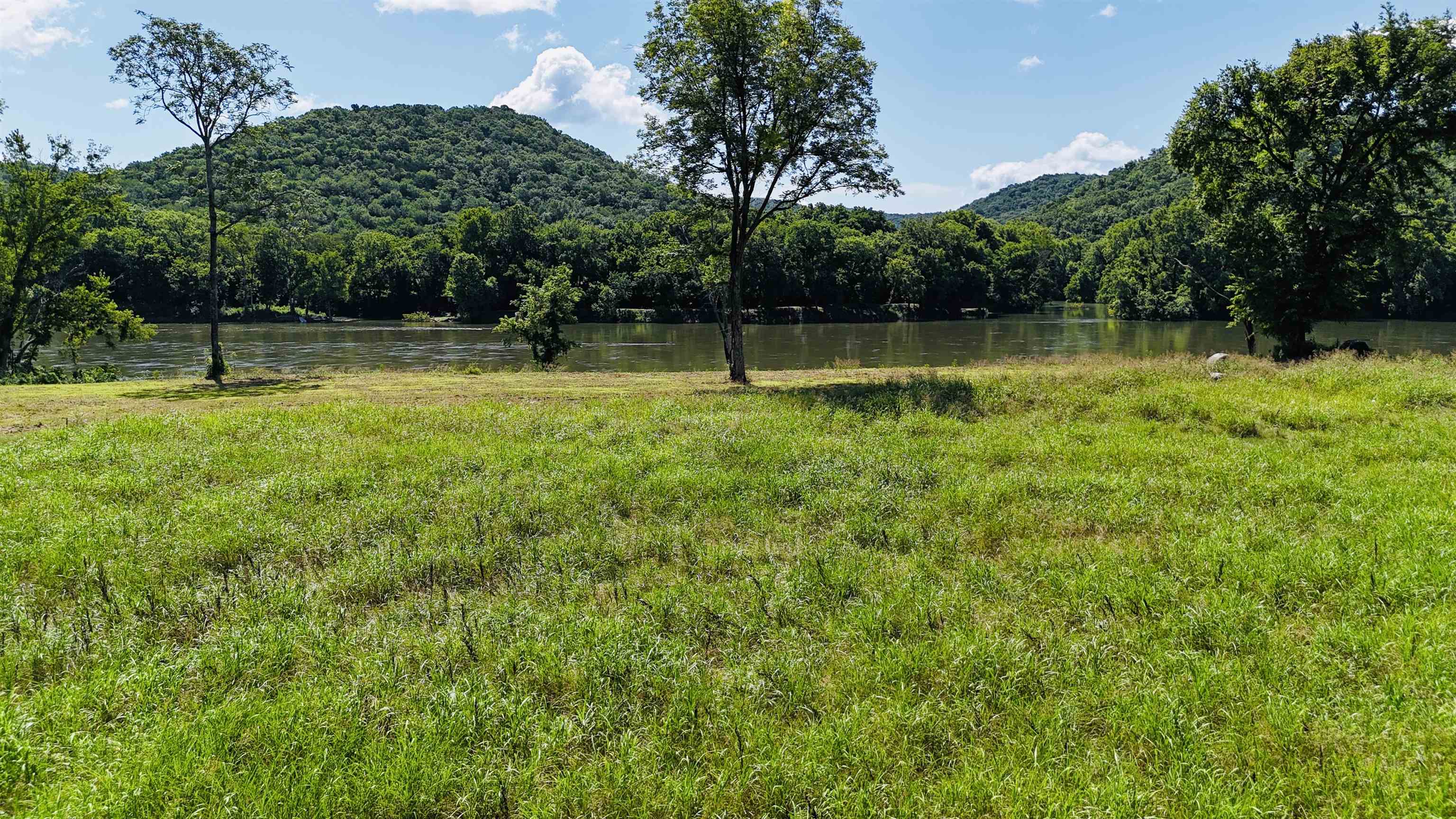 000 Schoolhouse Road  Melbourne, AR