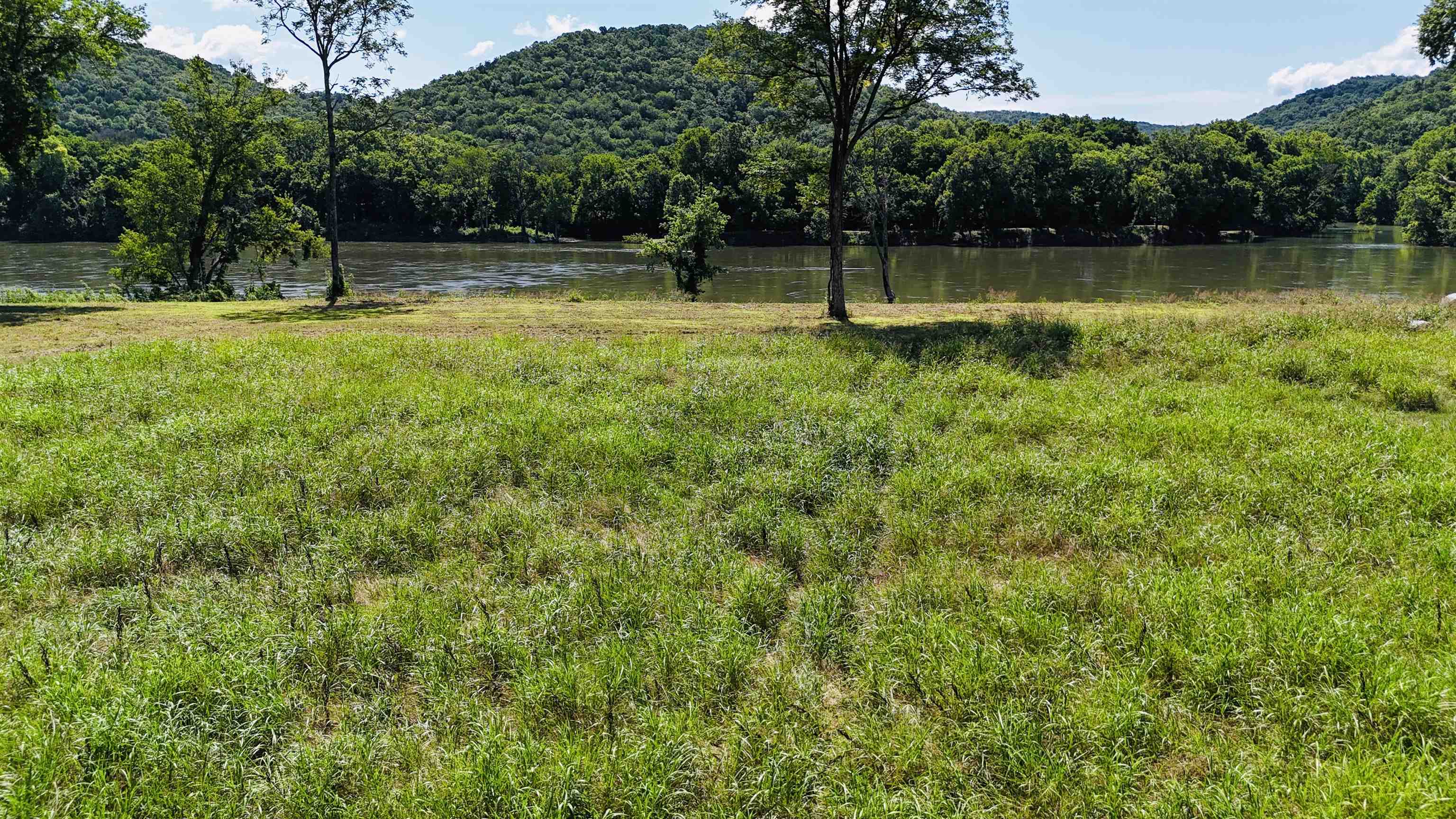 000 Schoolhouse Road  Melbourne, AR