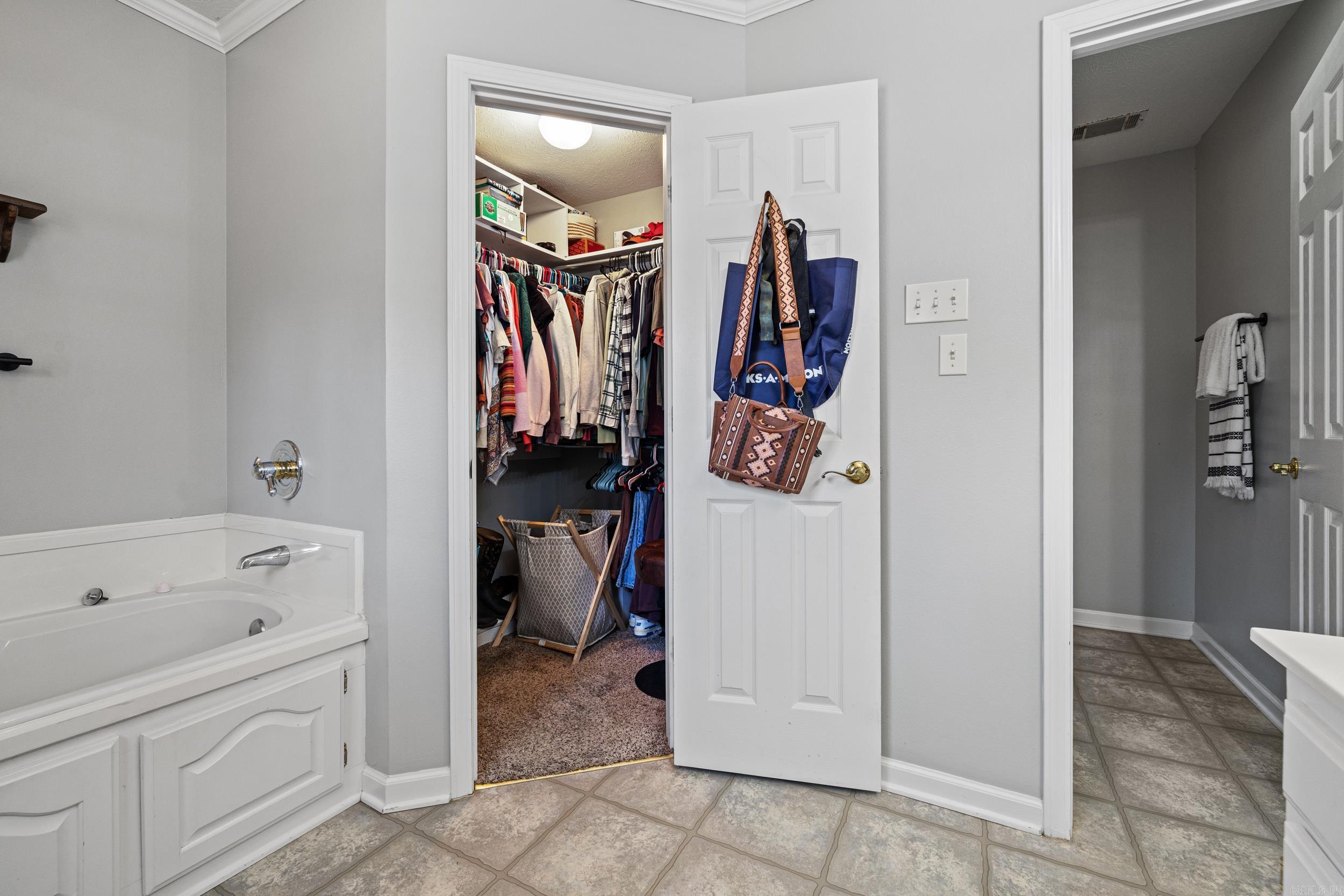 1600 Ridgefield Dr  Heber Springs, AR