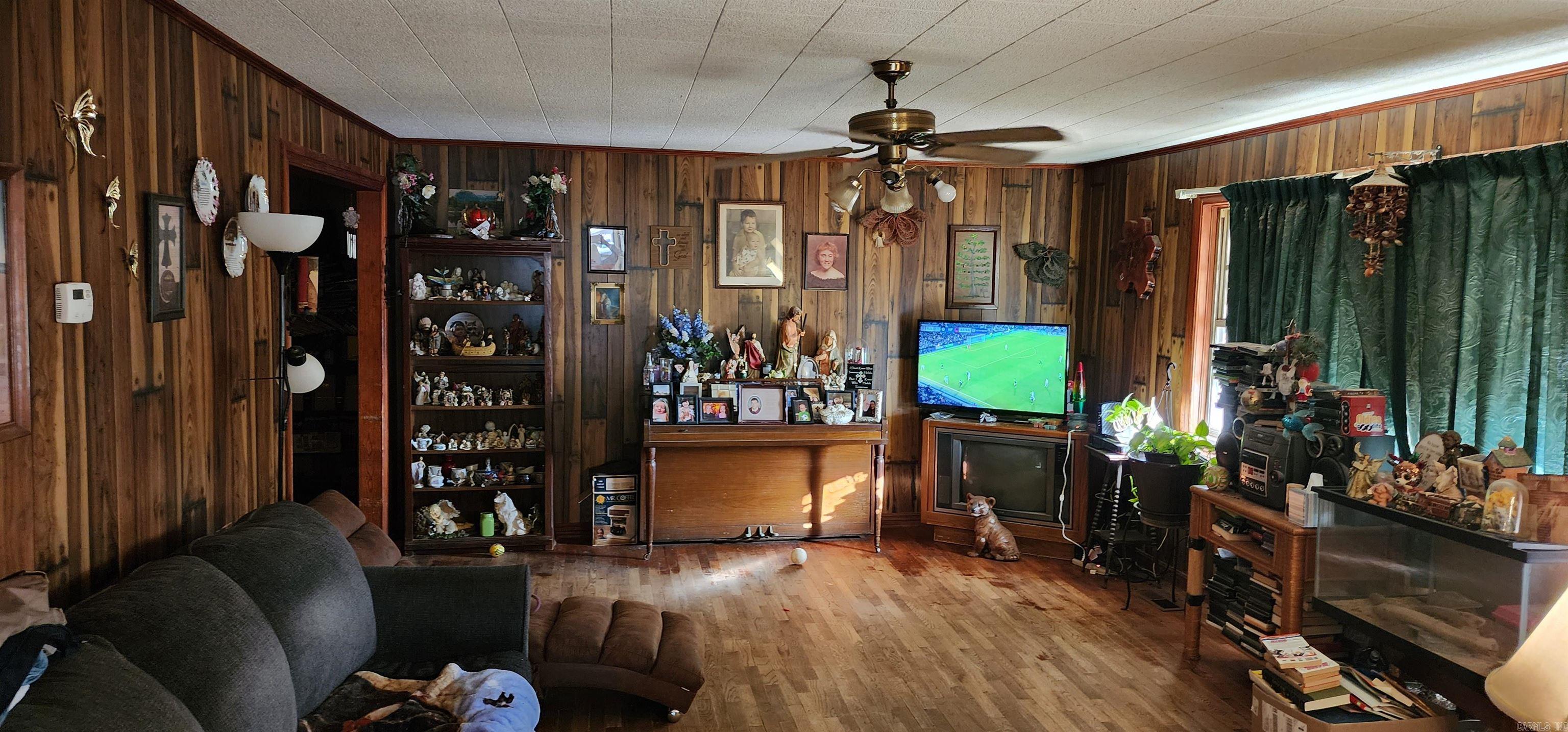 215 W Spring  Ola, AR