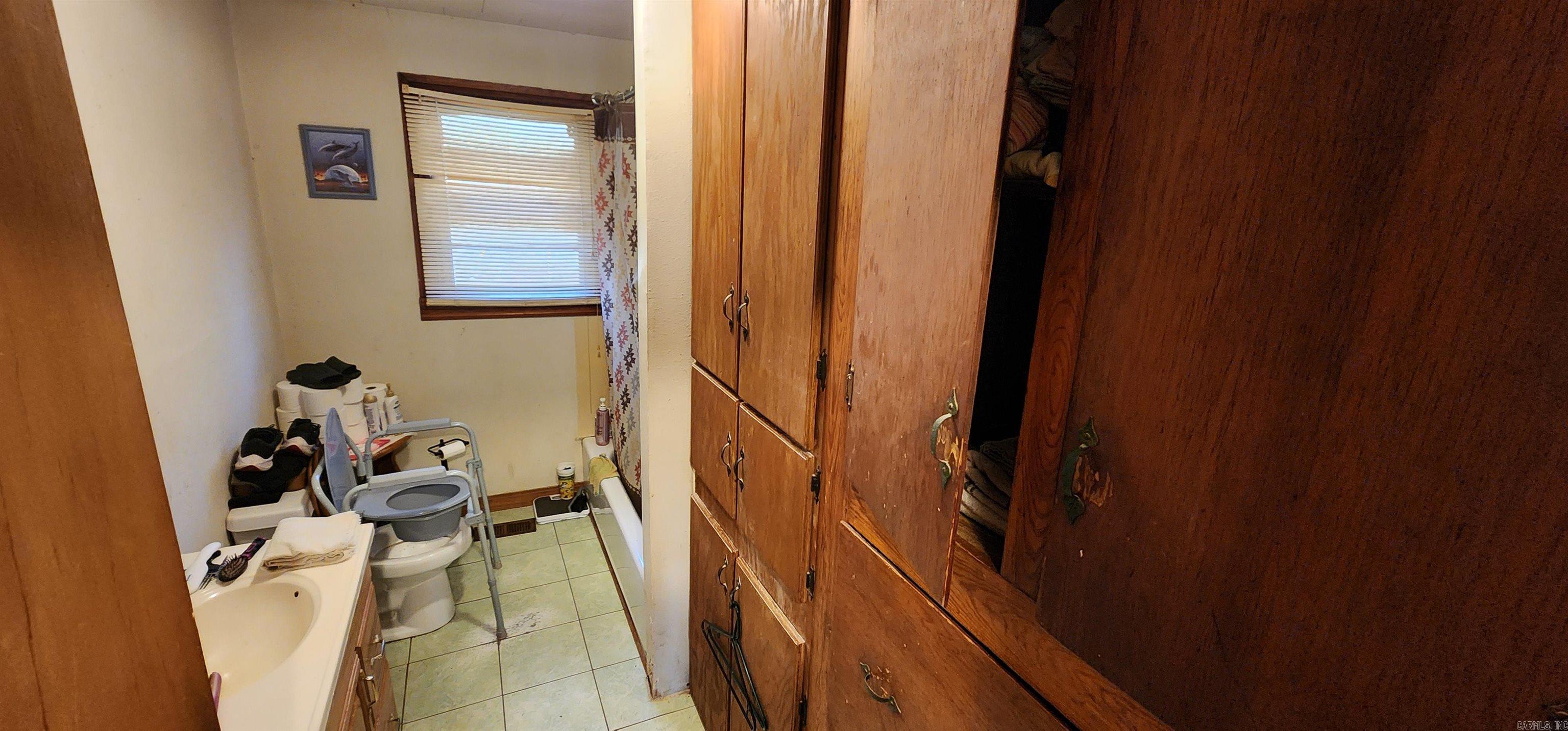 215 W Spring  Ola, AR