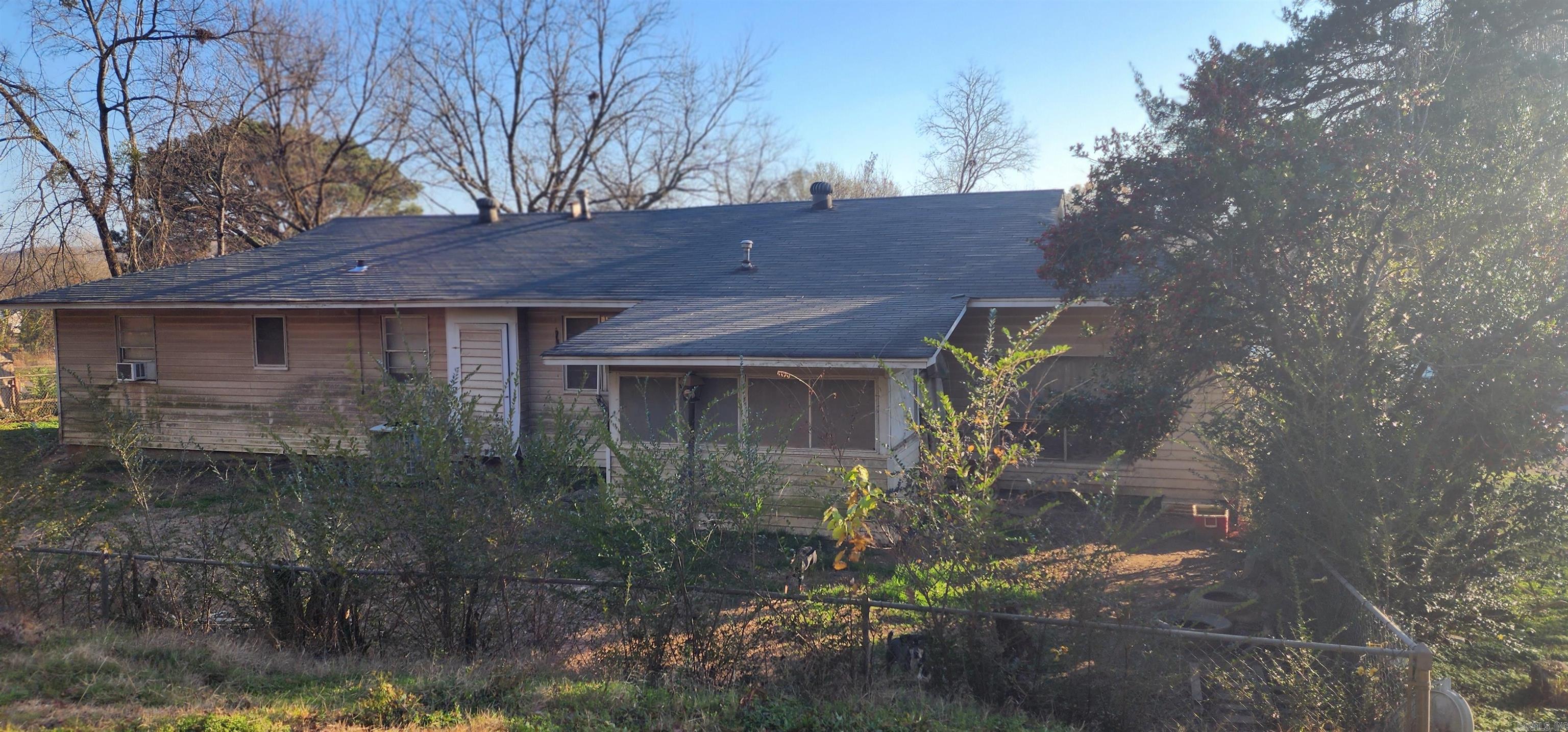215 W Spring  Ola, AR