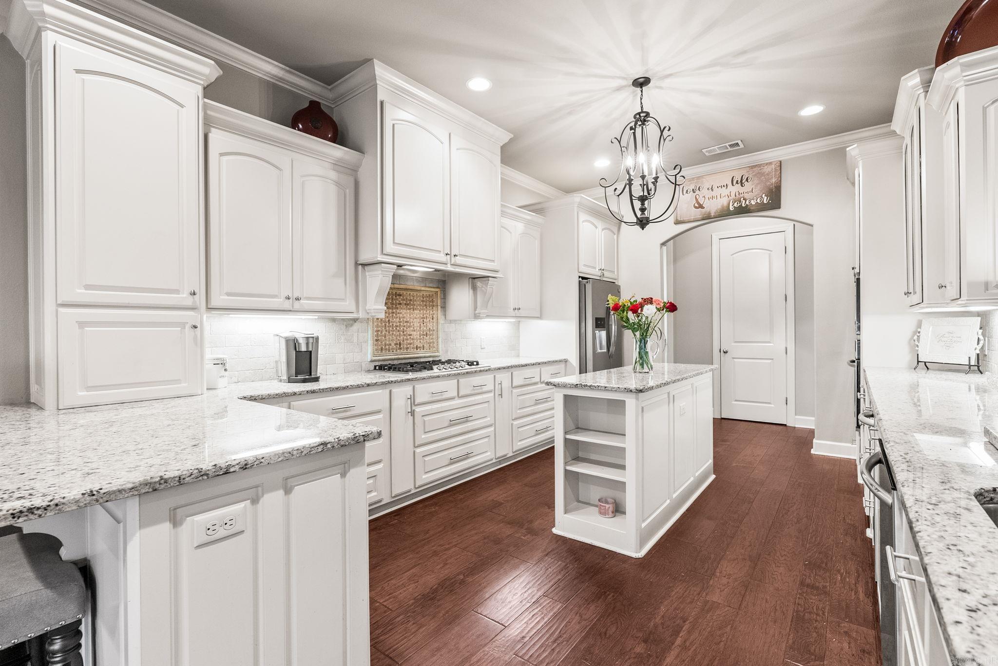 9833 OAK HEIGHTS  Sherwood, AR