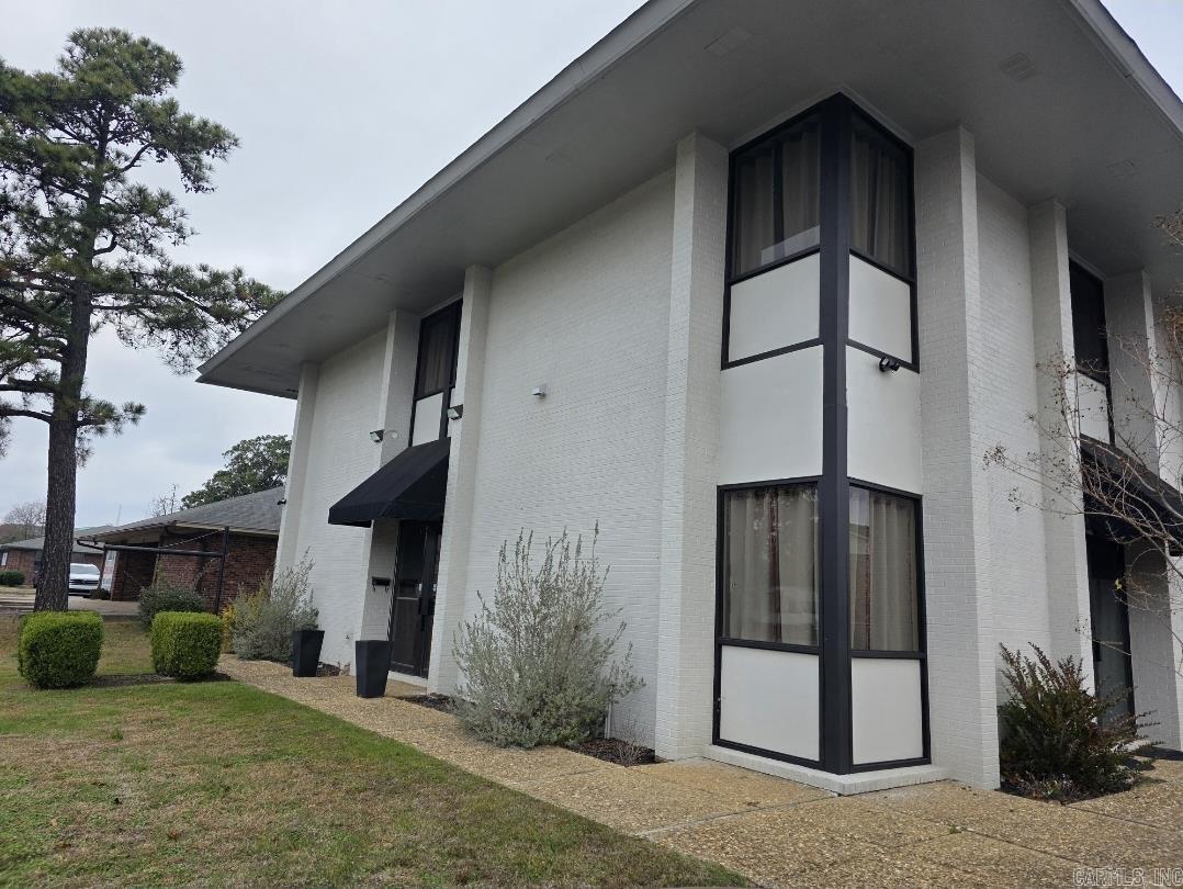 10002 W Markham #1 Little Rock, AR