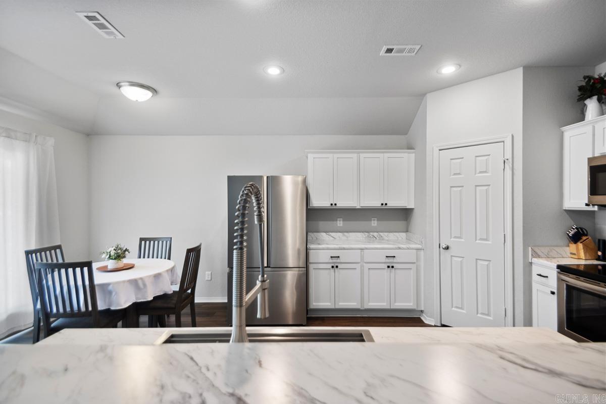 1998 Milburn Dr  Benton, AR