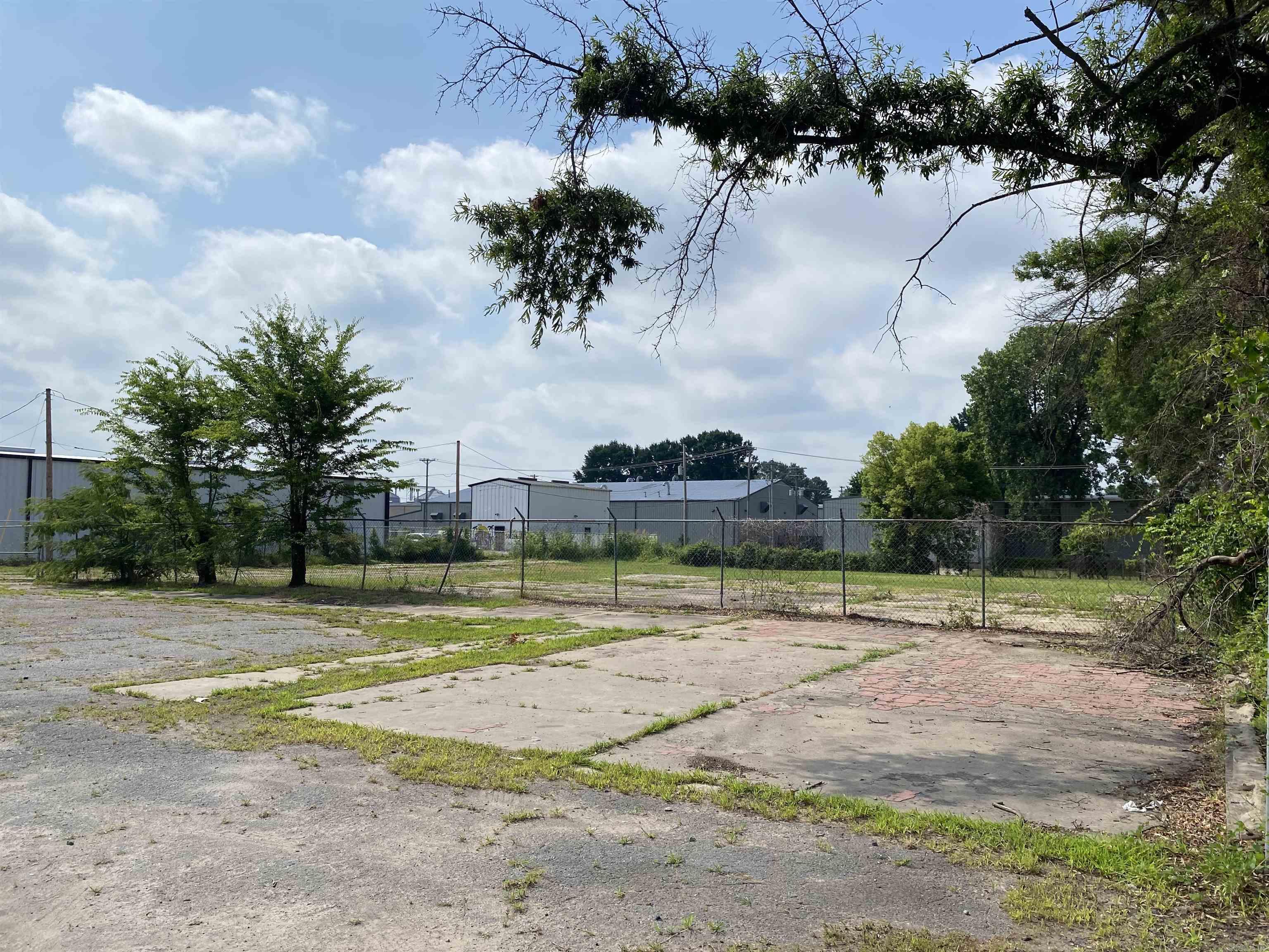 3304 E Broadway  North Little Rock, AR