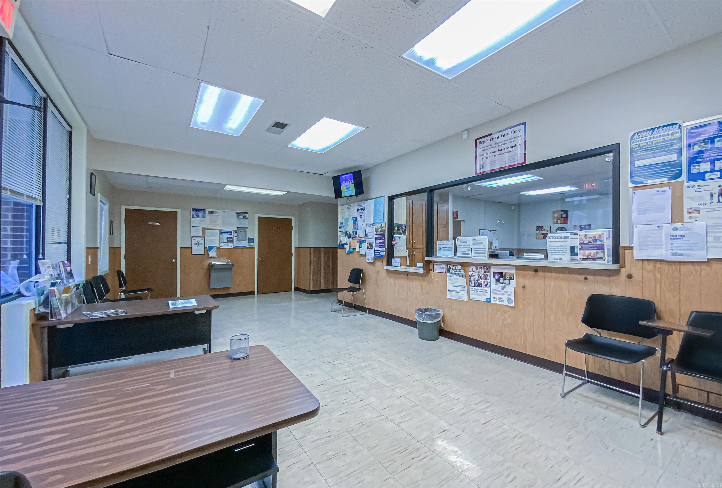 114 E Old Main  Yellville, AR