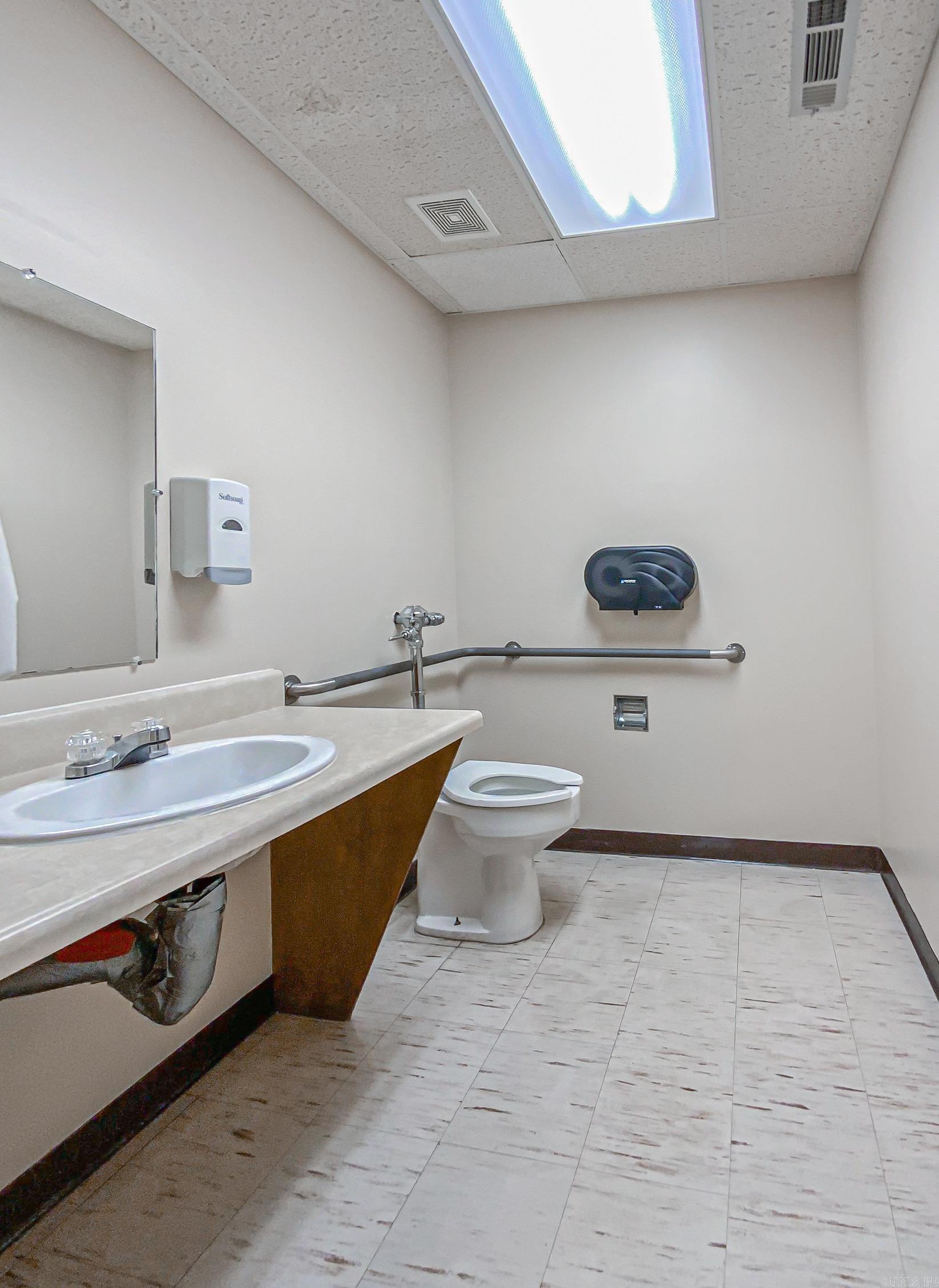 114 E Old Main  Yellville, AR