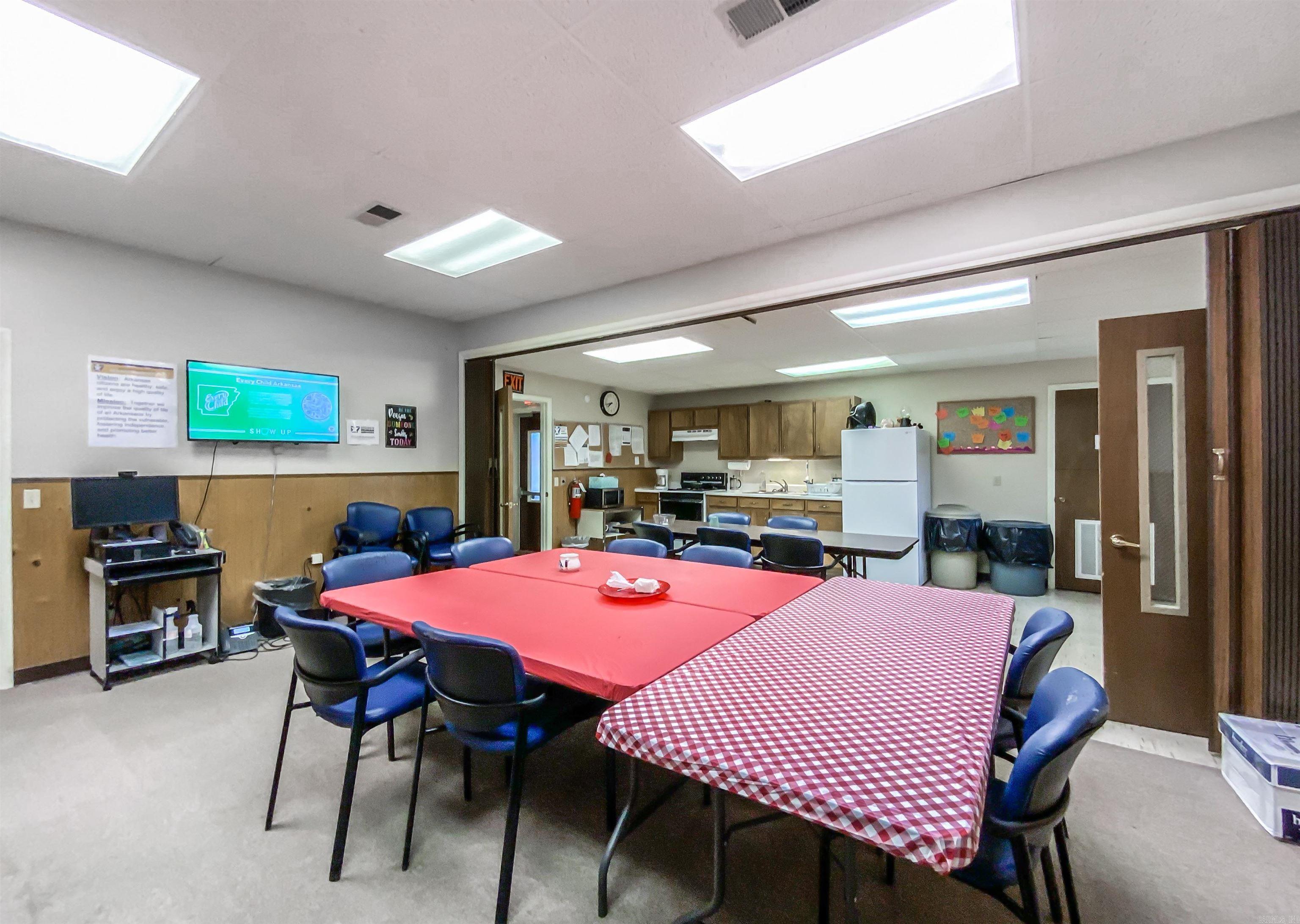 114 E Old Main  Yellville, AR