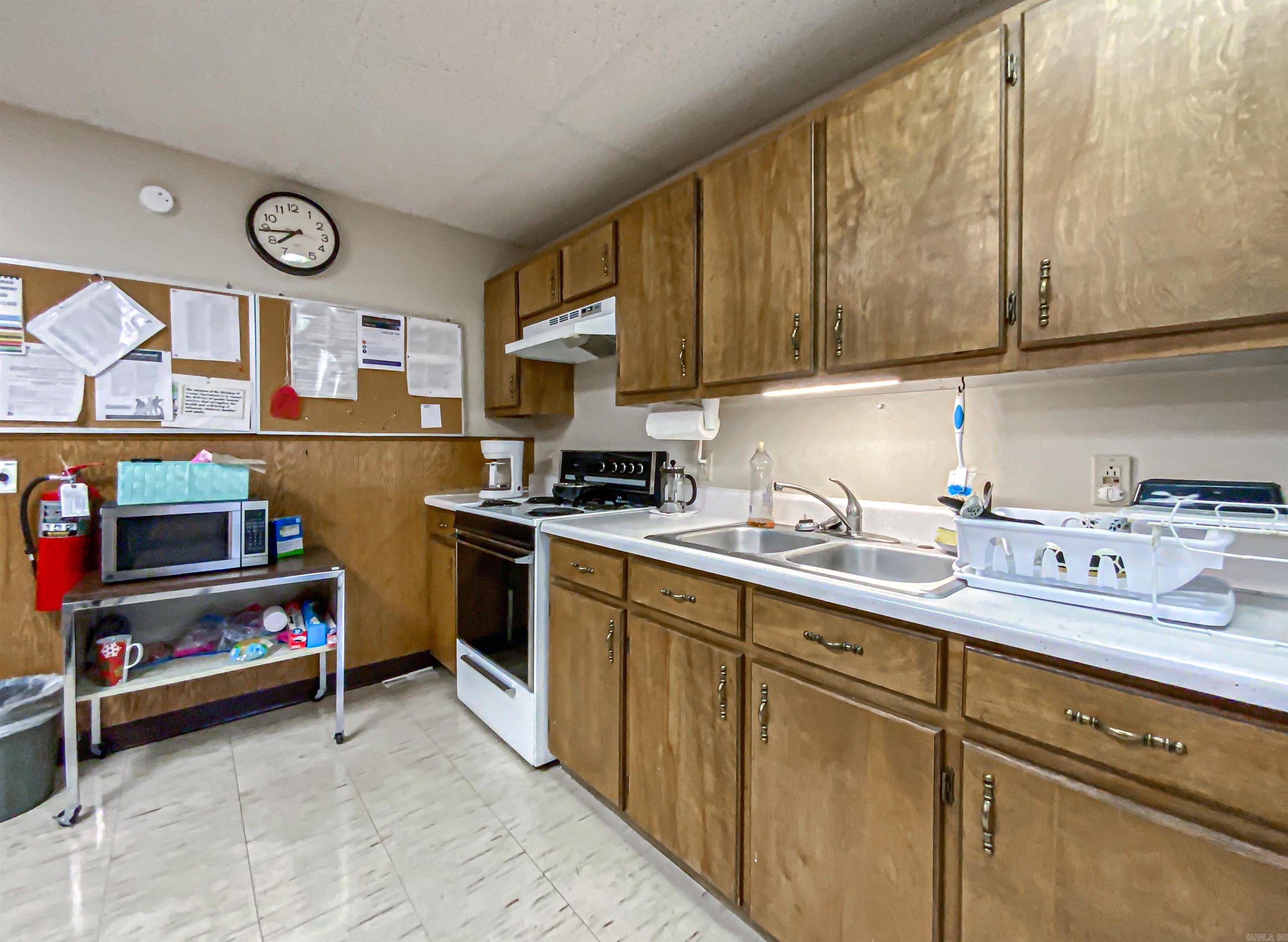 114 E Old Main  Yellville, AR