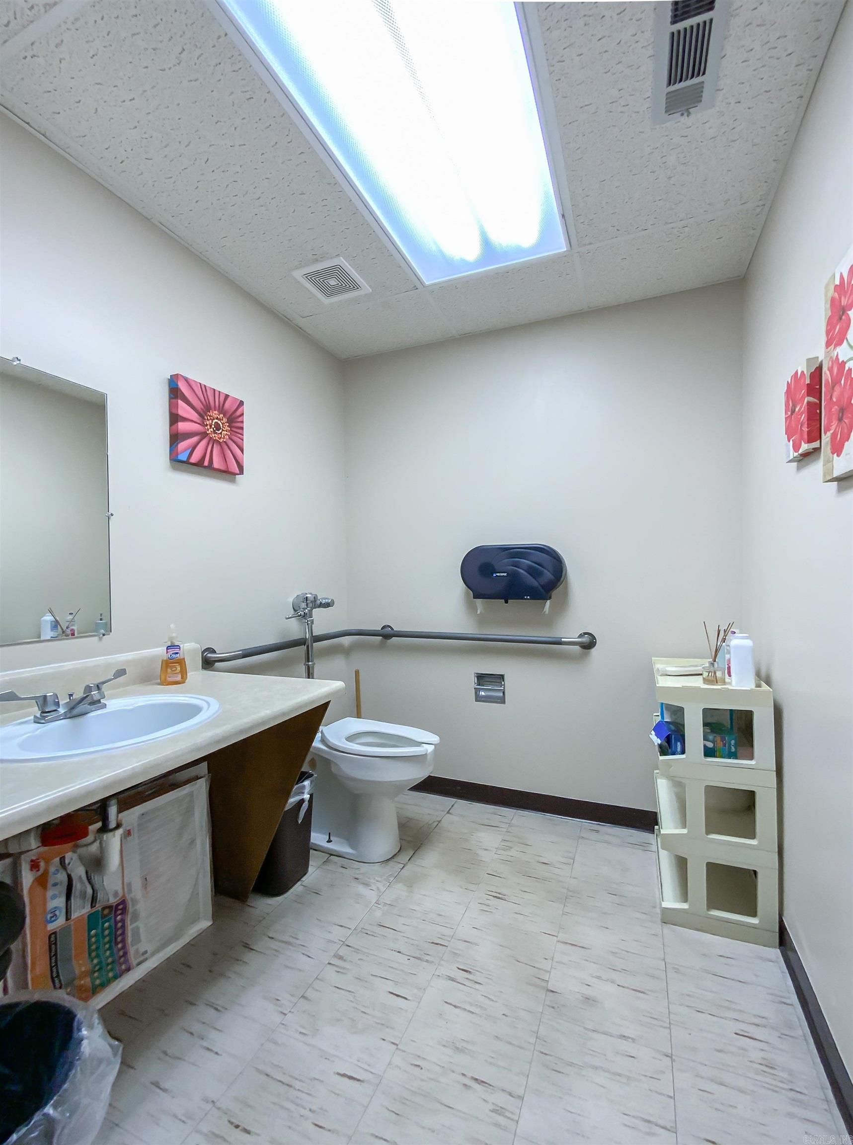 114 E Old Main  Yellville, AR