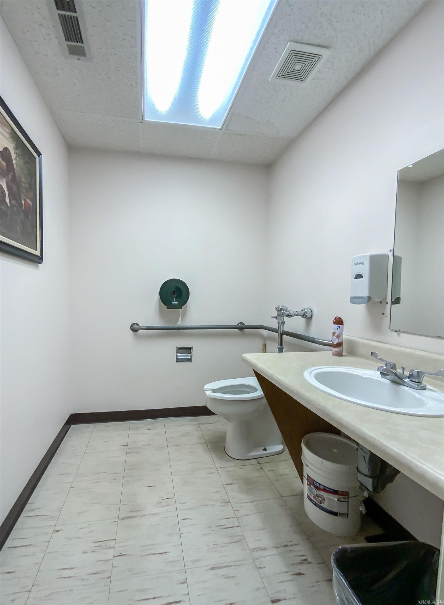 114 E Old Main  Yellville, AR