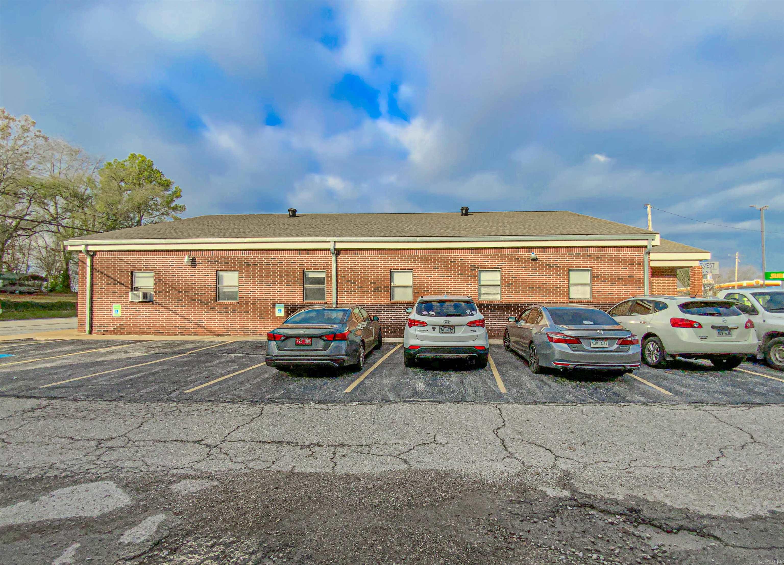 114 E Old Main  Yellville, AR