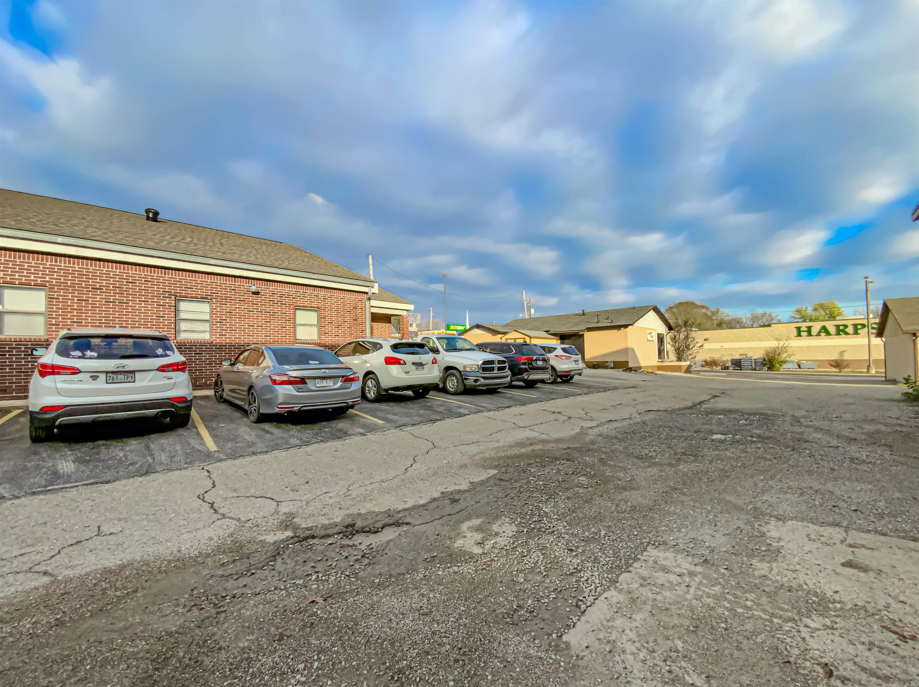 114 E Old Main  Yellville, AR