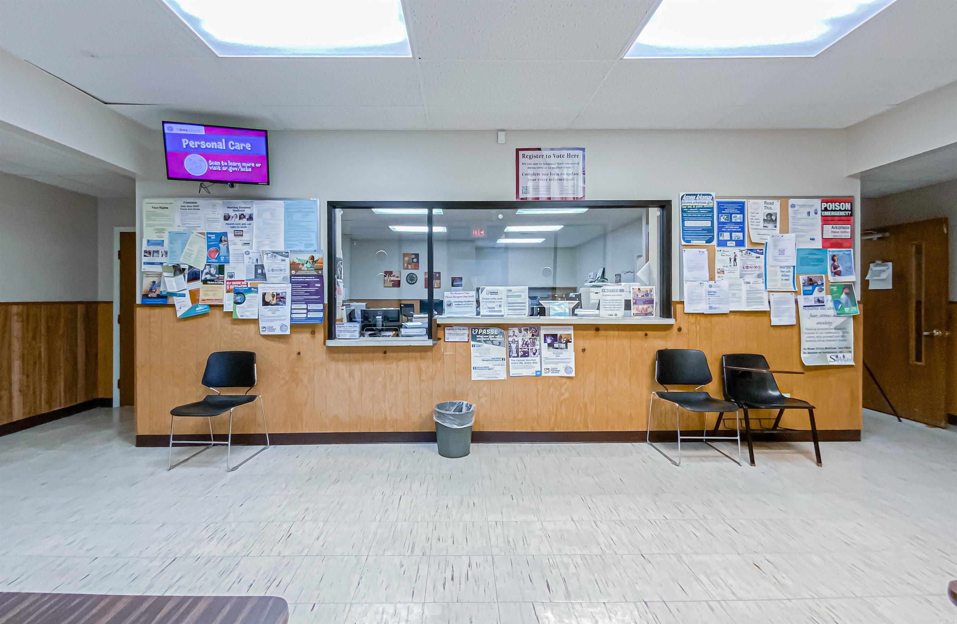 114 E Old Main  Yellville, AR