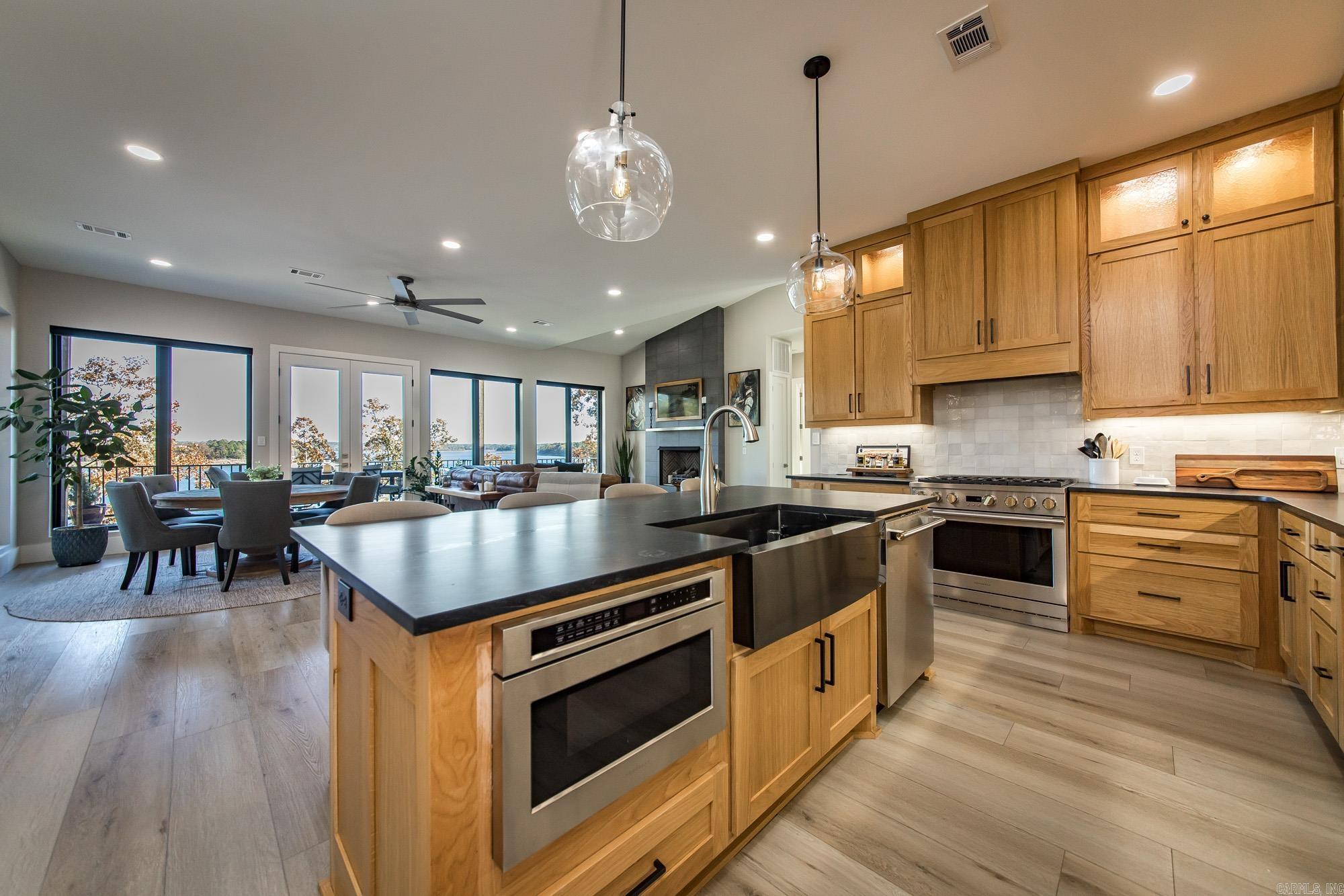 123 Sandelwood  Fairfield Bay, AR