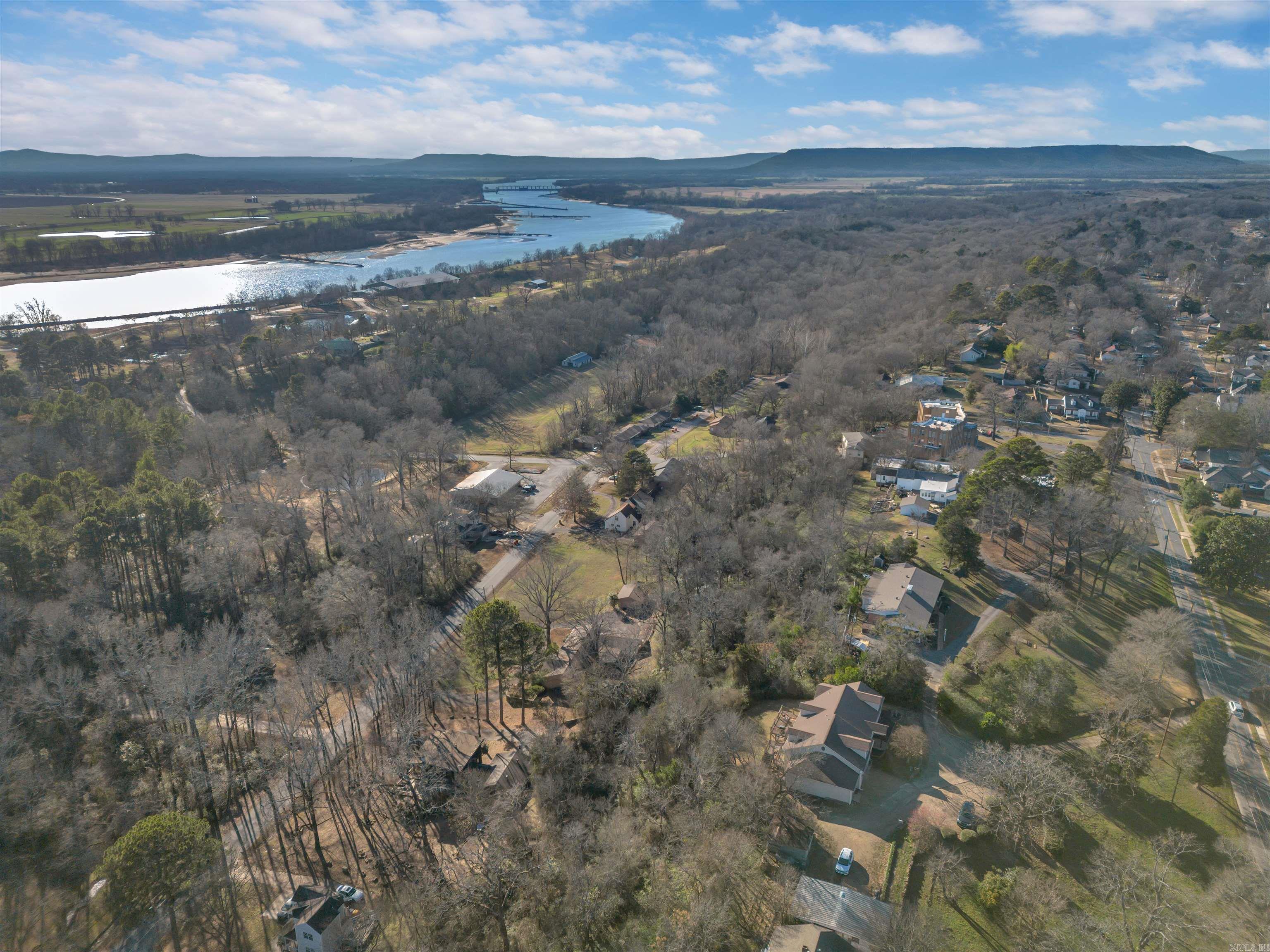 9 W Winthrop  Morrilton, AR