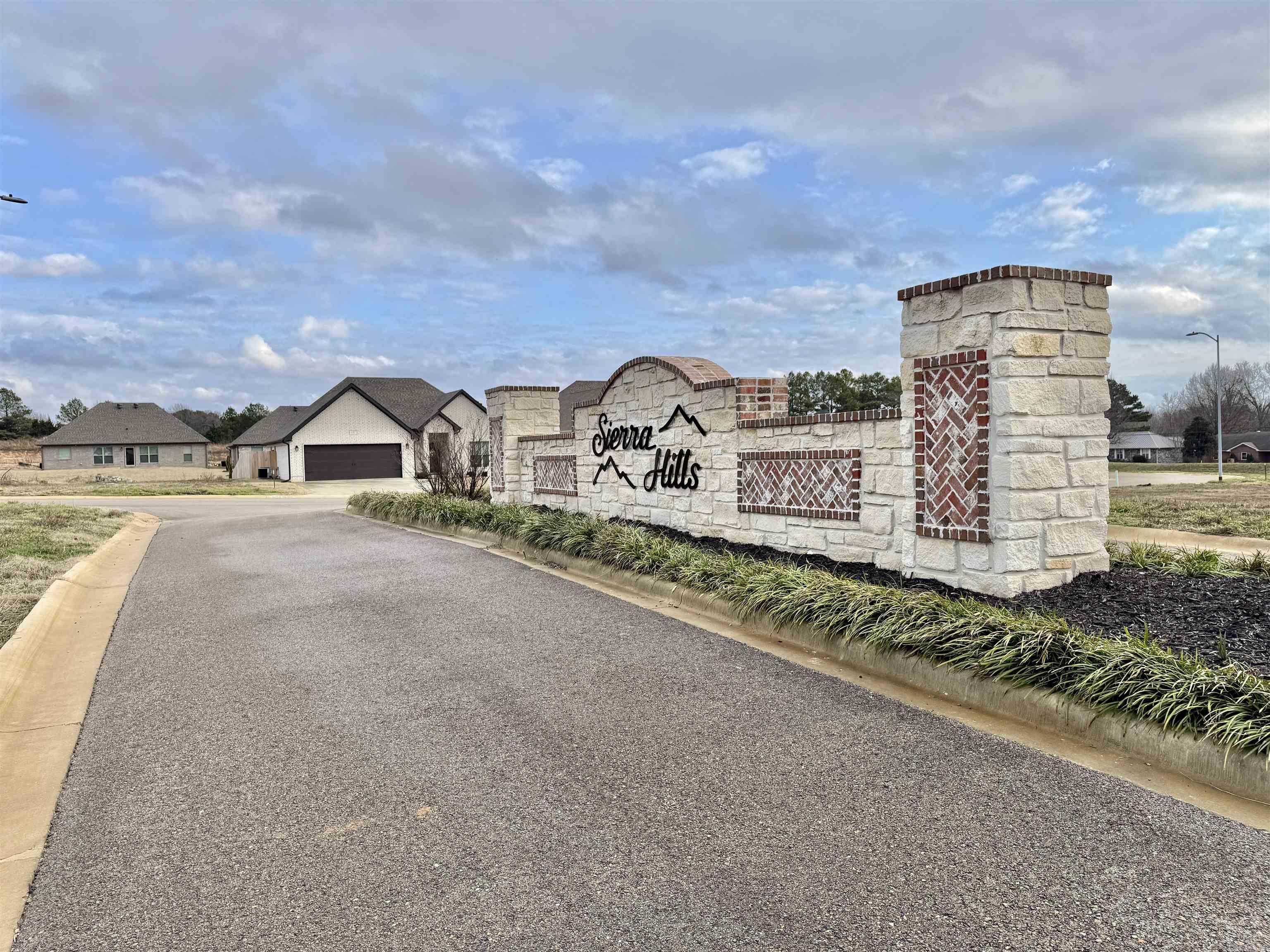 32 LOTS SIERRA HILLS SUBDVISION MULTIPLE LOTS PH 1 SIERRA HILLS SUB Paragould, AR