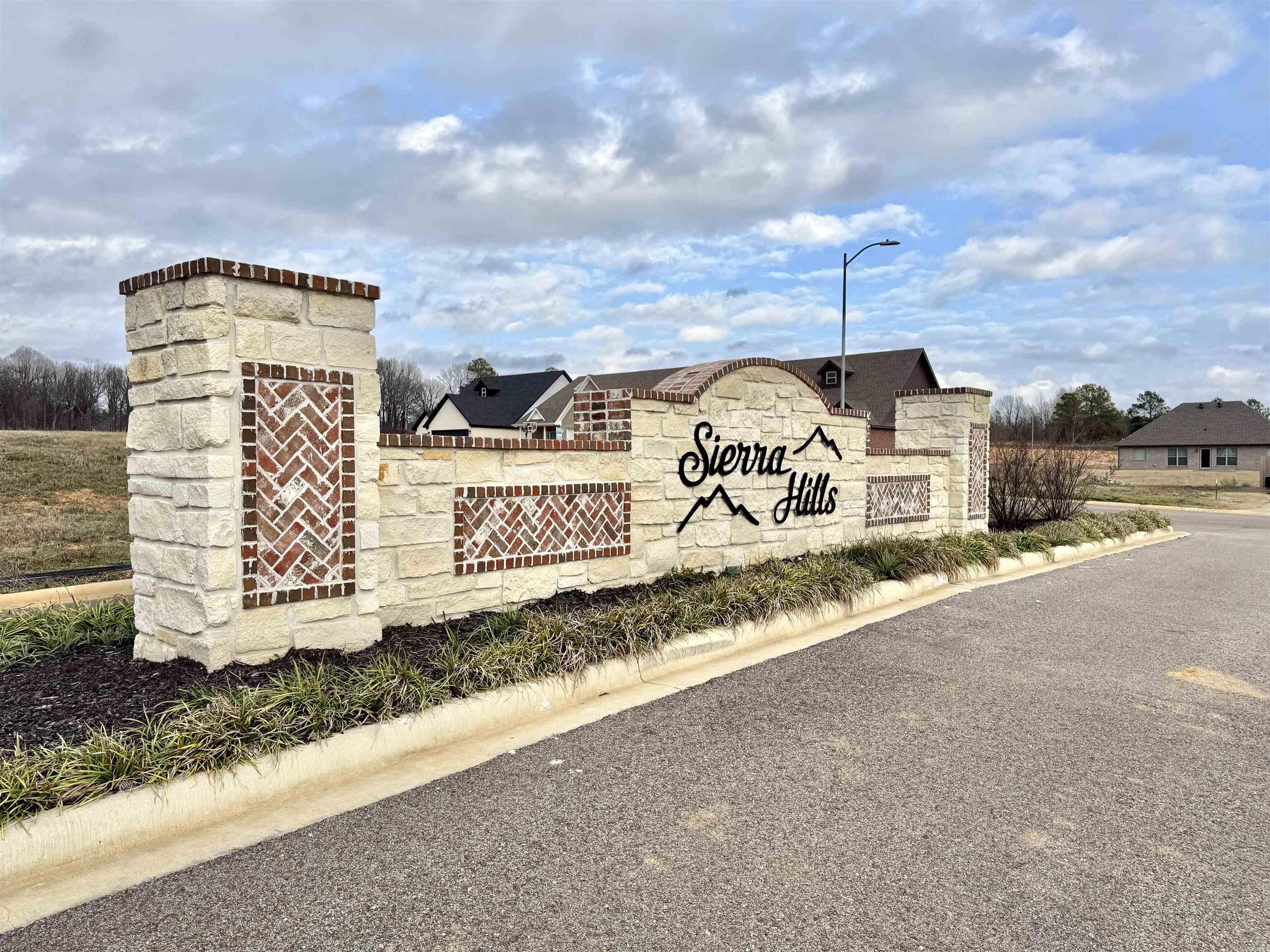 5 SIERRA HILLS SUBDVISION 5 corner LOTS PH 1 SIERRA HILLS SUB Paragould, AR