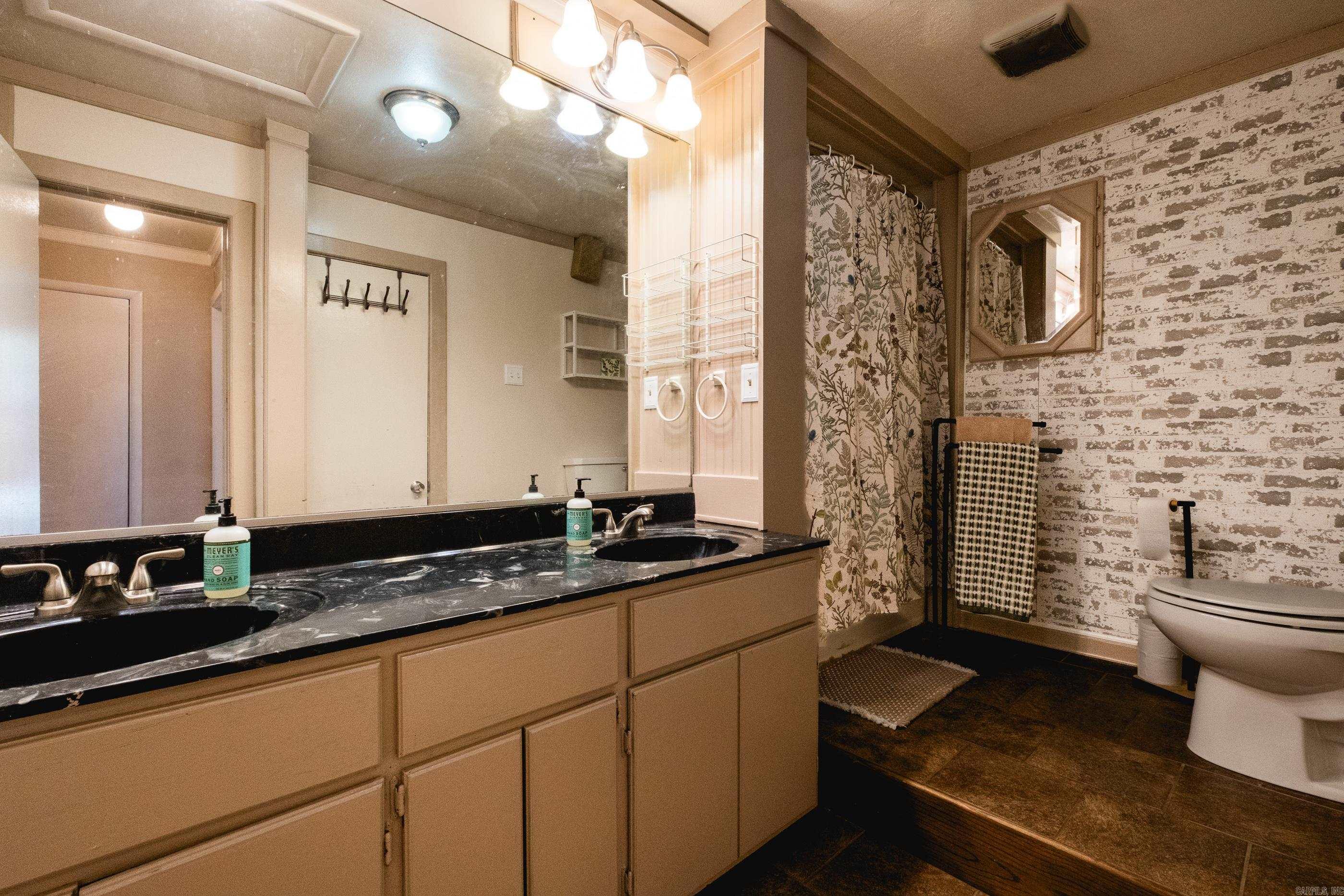 4410 Garrison  Little Rock, AR