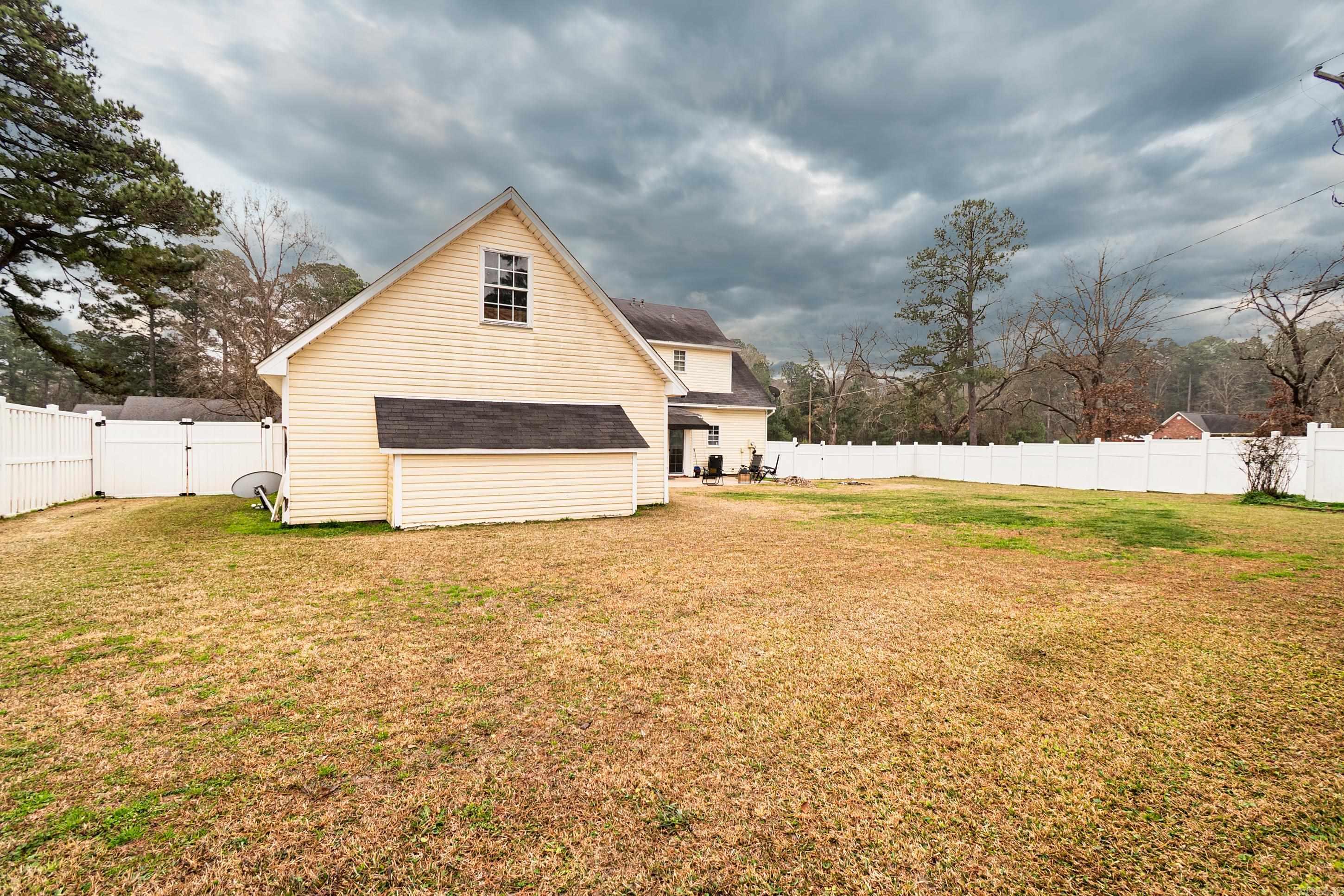 910 Memory Lane Camden, AR 71701