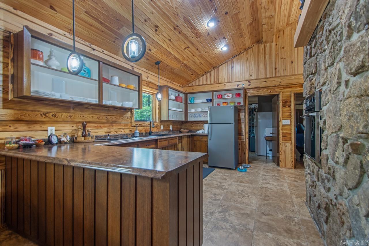 10 Henry  Perryville, AR