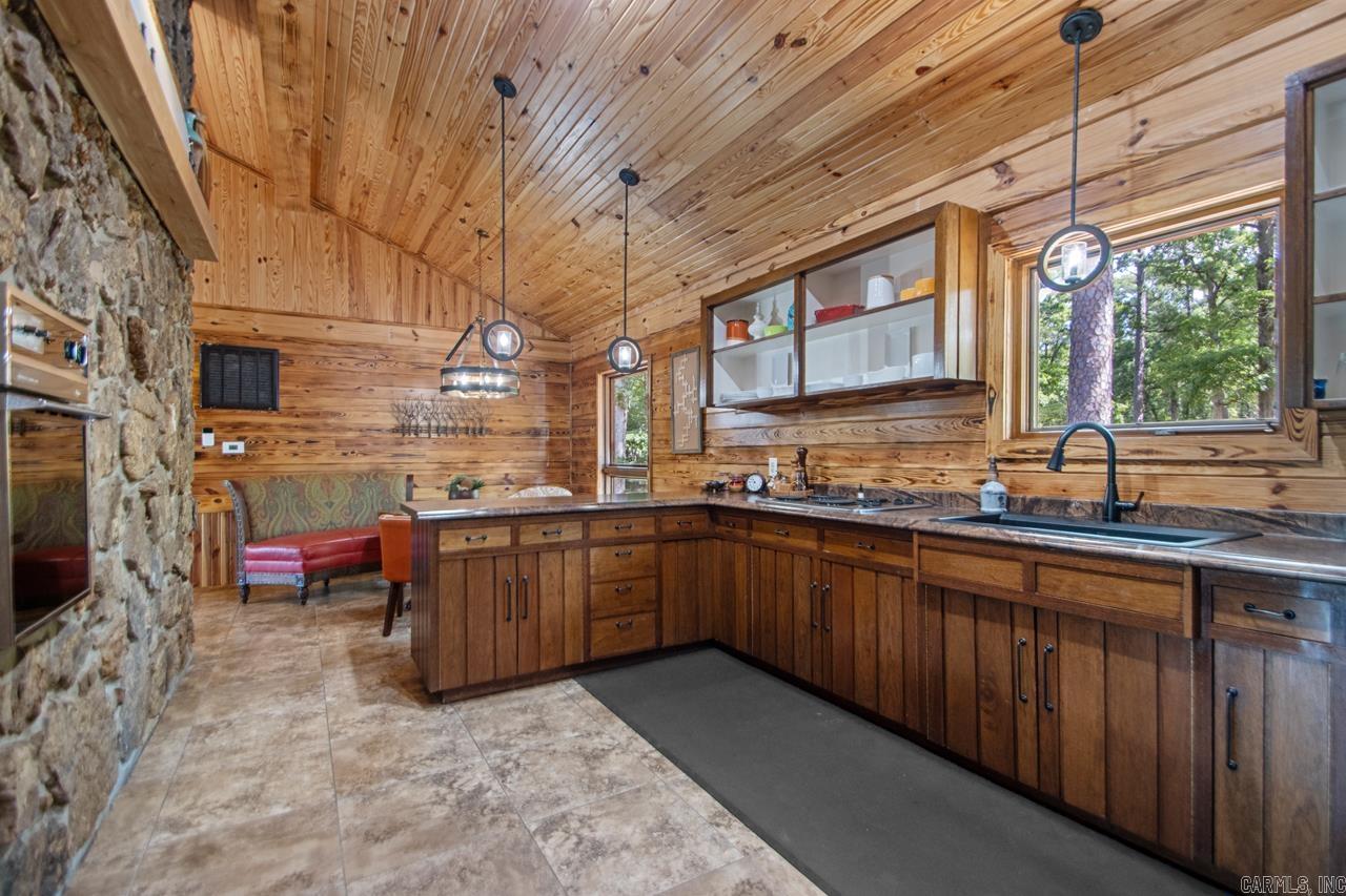 10 Henry  Perryville, AR