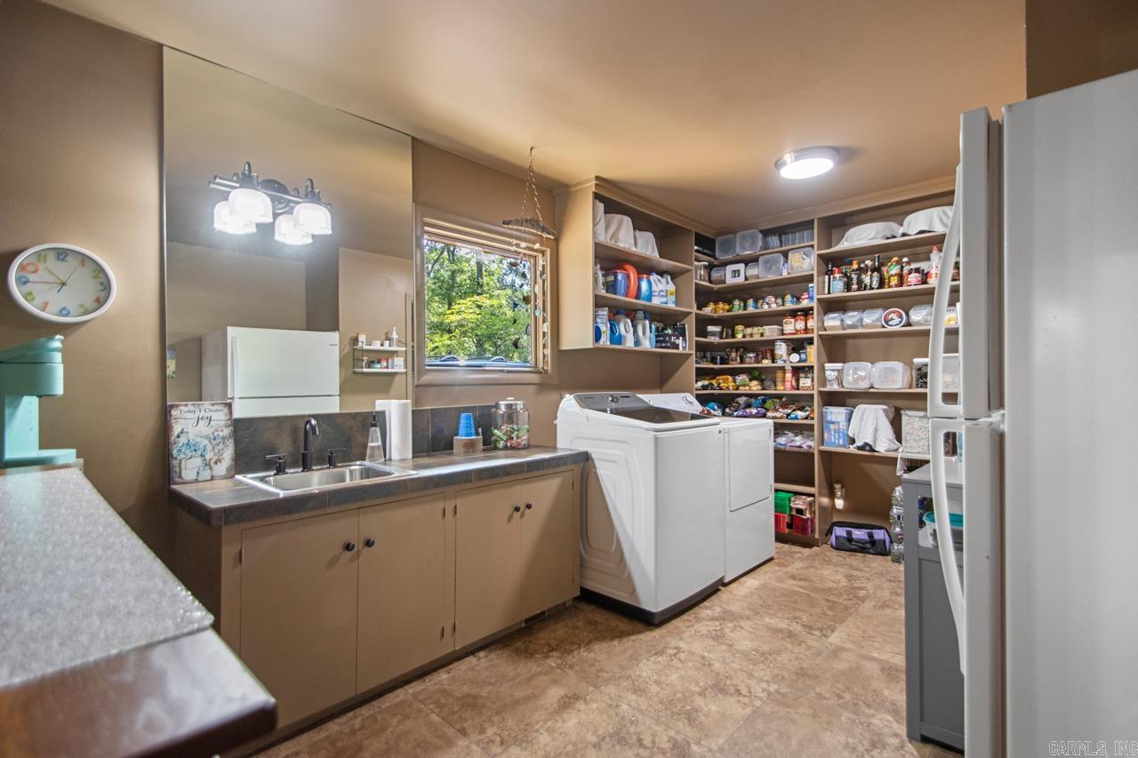 10 Henry  Perryville, AR