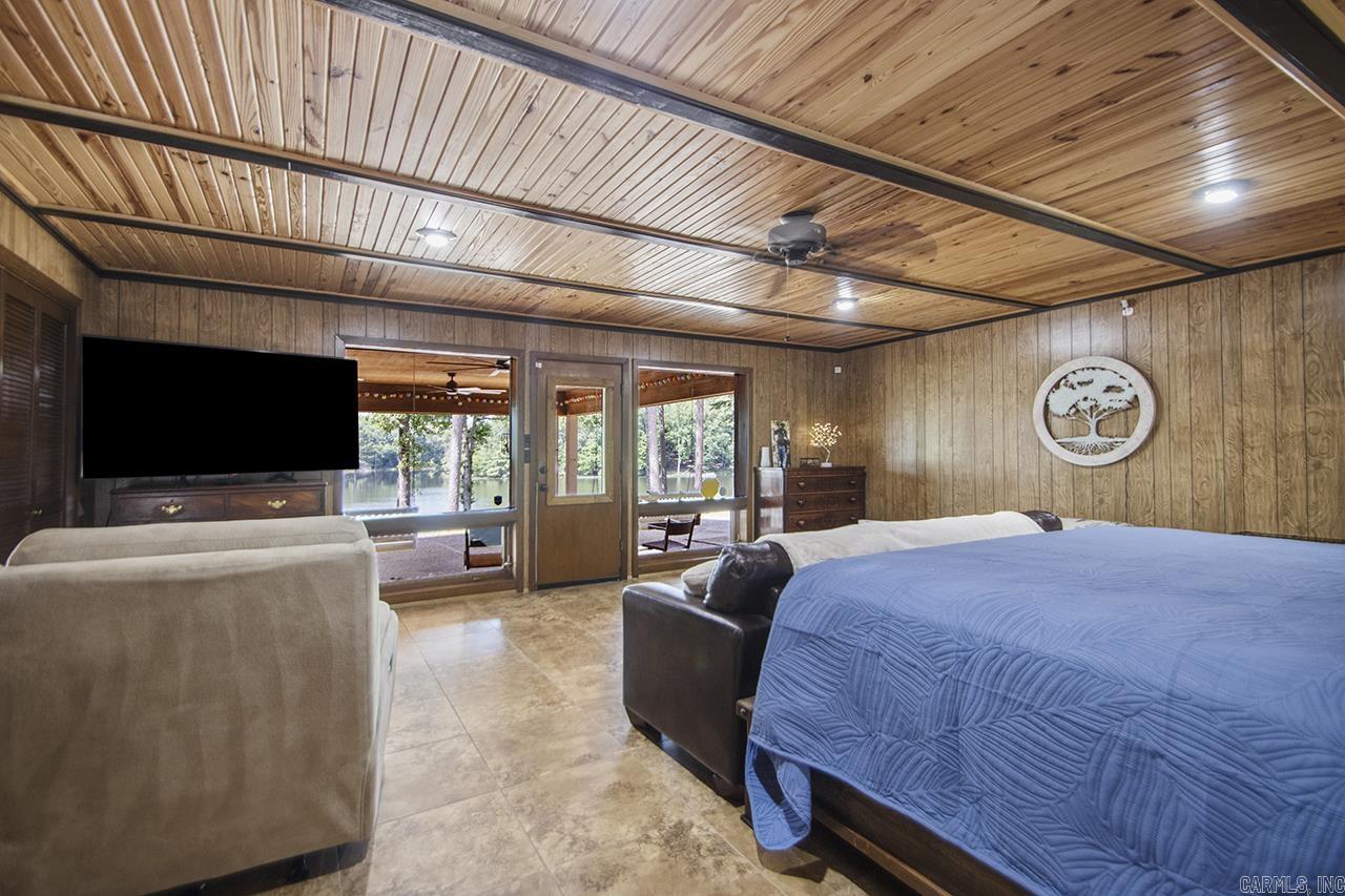 10 Henry  Perryville, AR