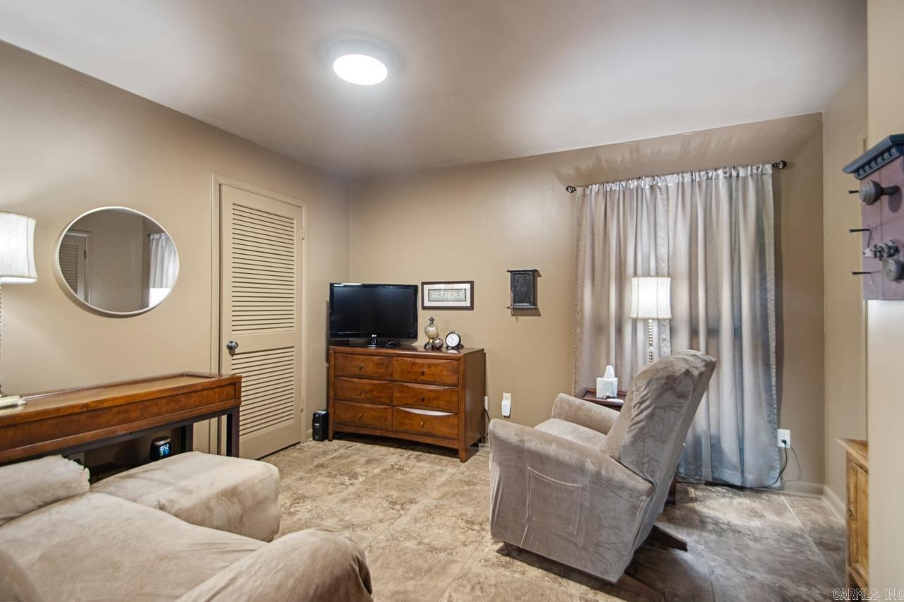 10 Henry  Perryville, AR