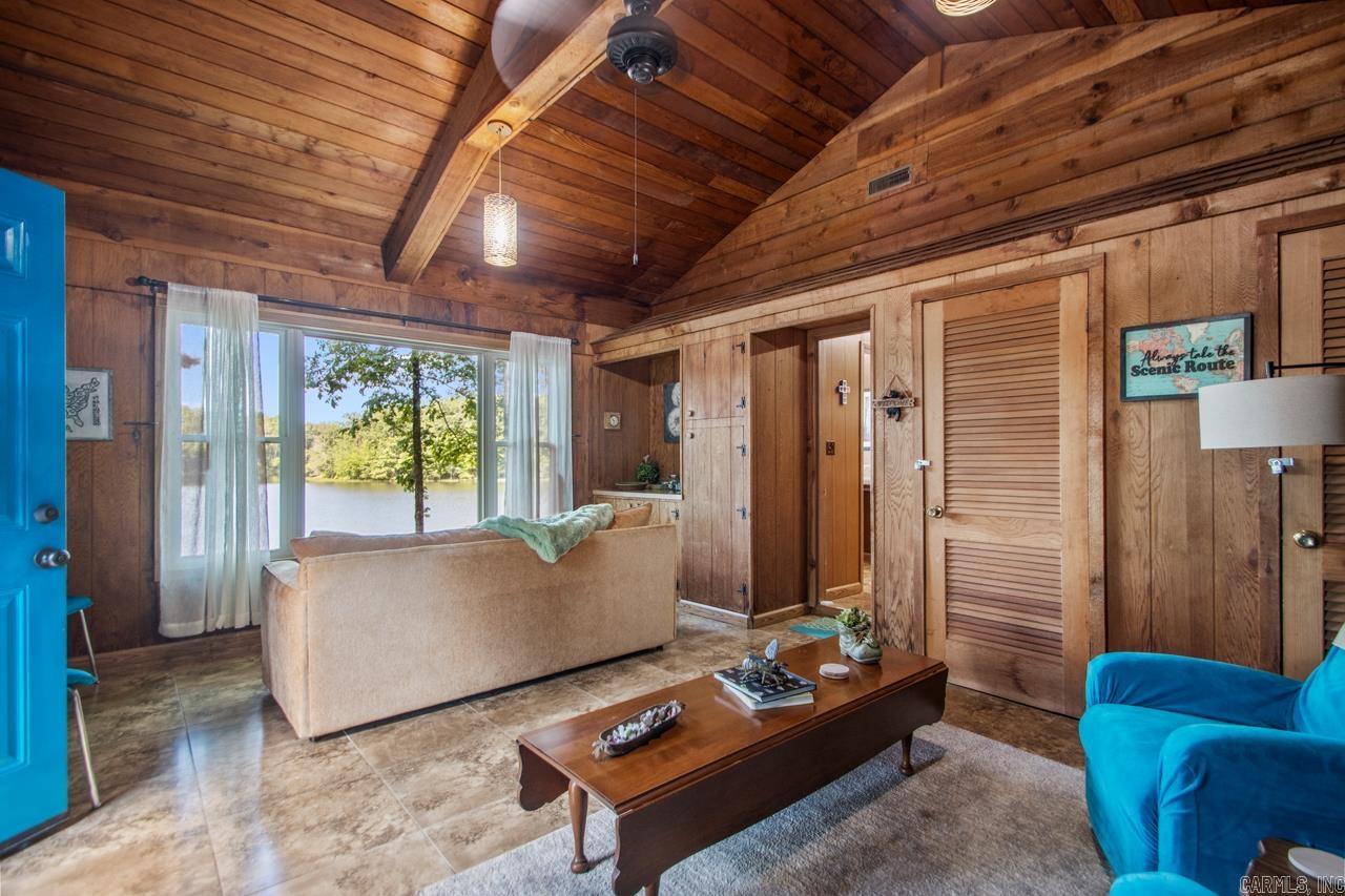 10 Henry  Perryville, AR