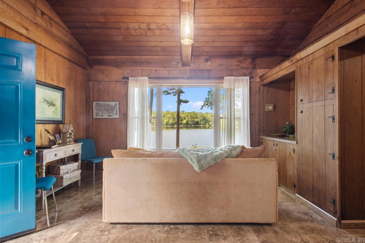 10 Henry  Perryville, AR