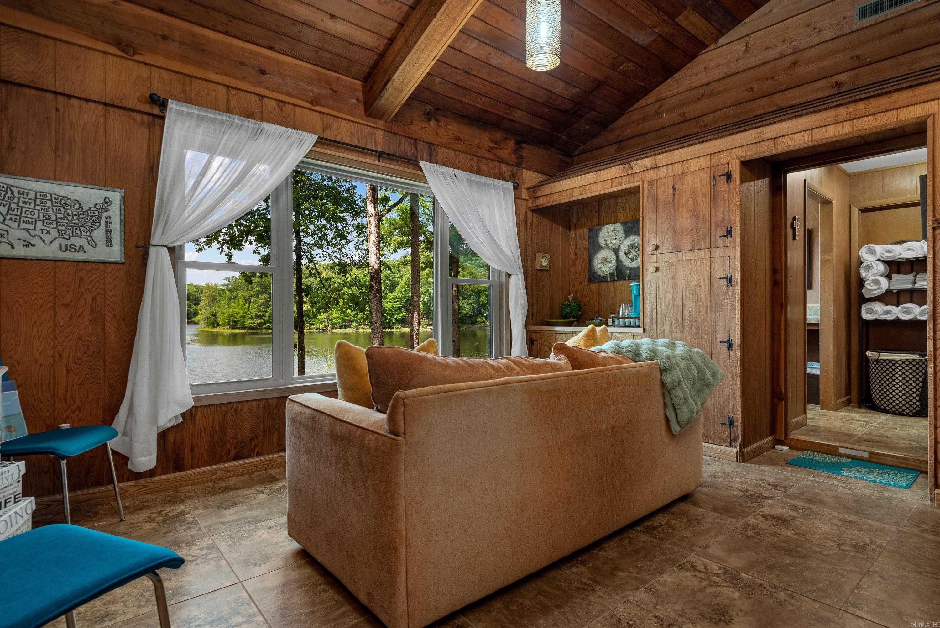 10 Henry  Perryville, AR