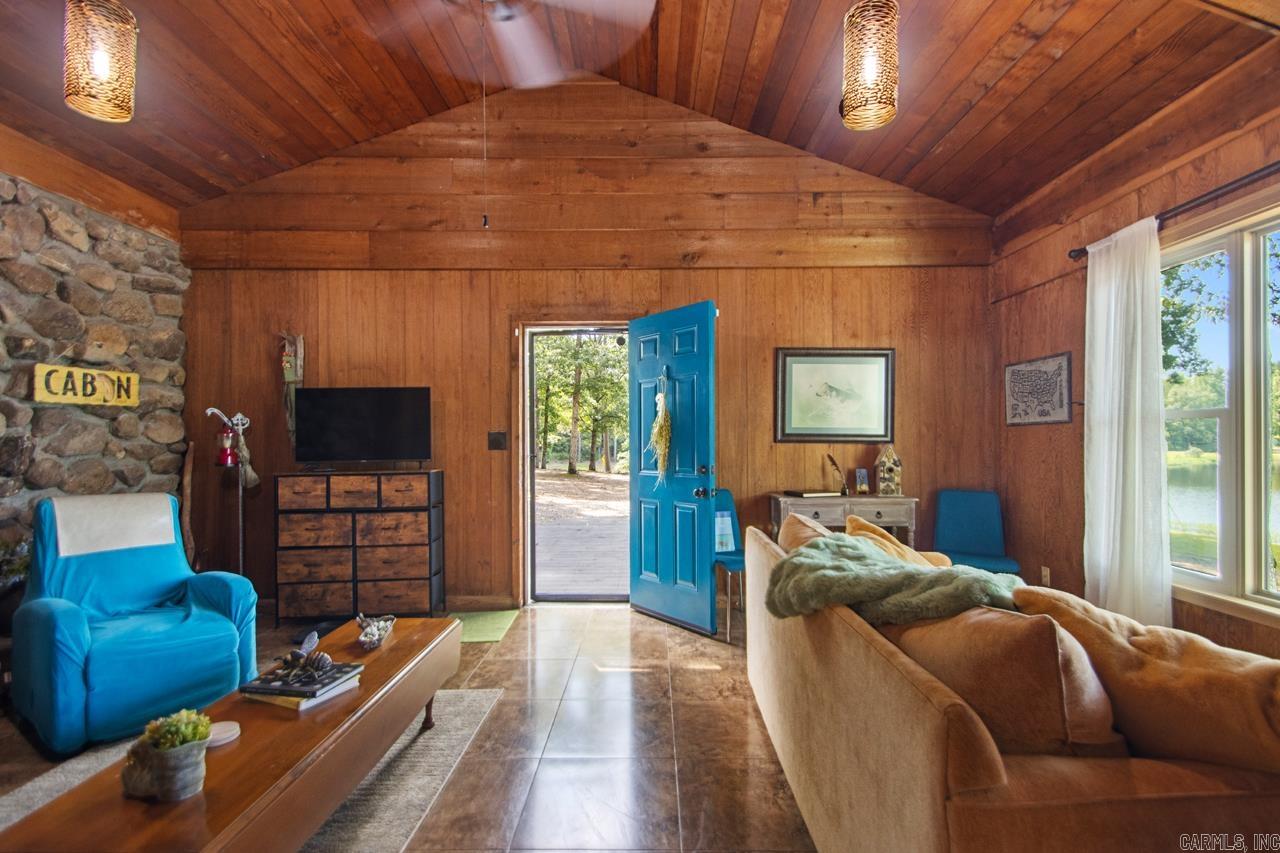 10 Henry  Perryville, AR