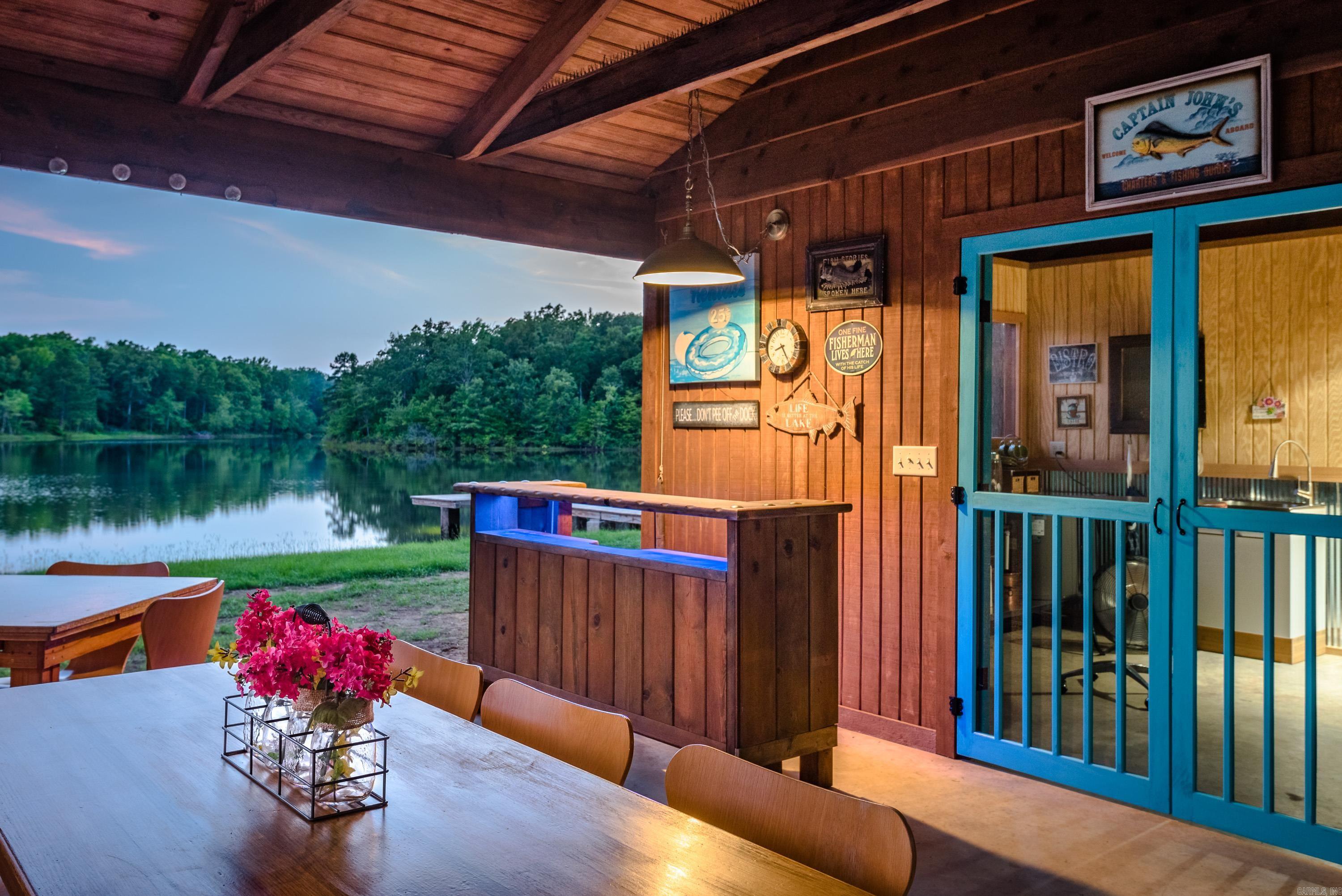 10 Henry  Perryville, AR