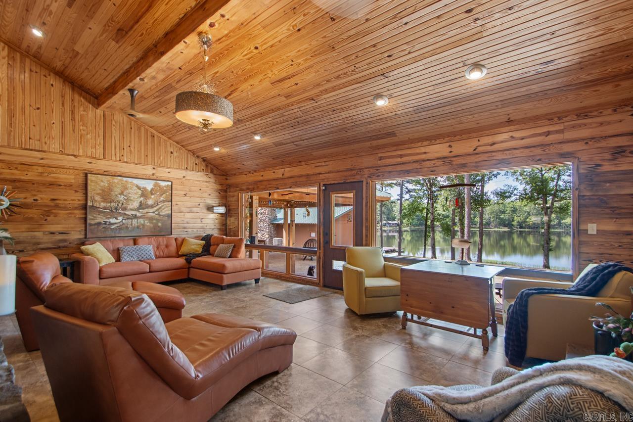 10 Henry  Perryville, AR