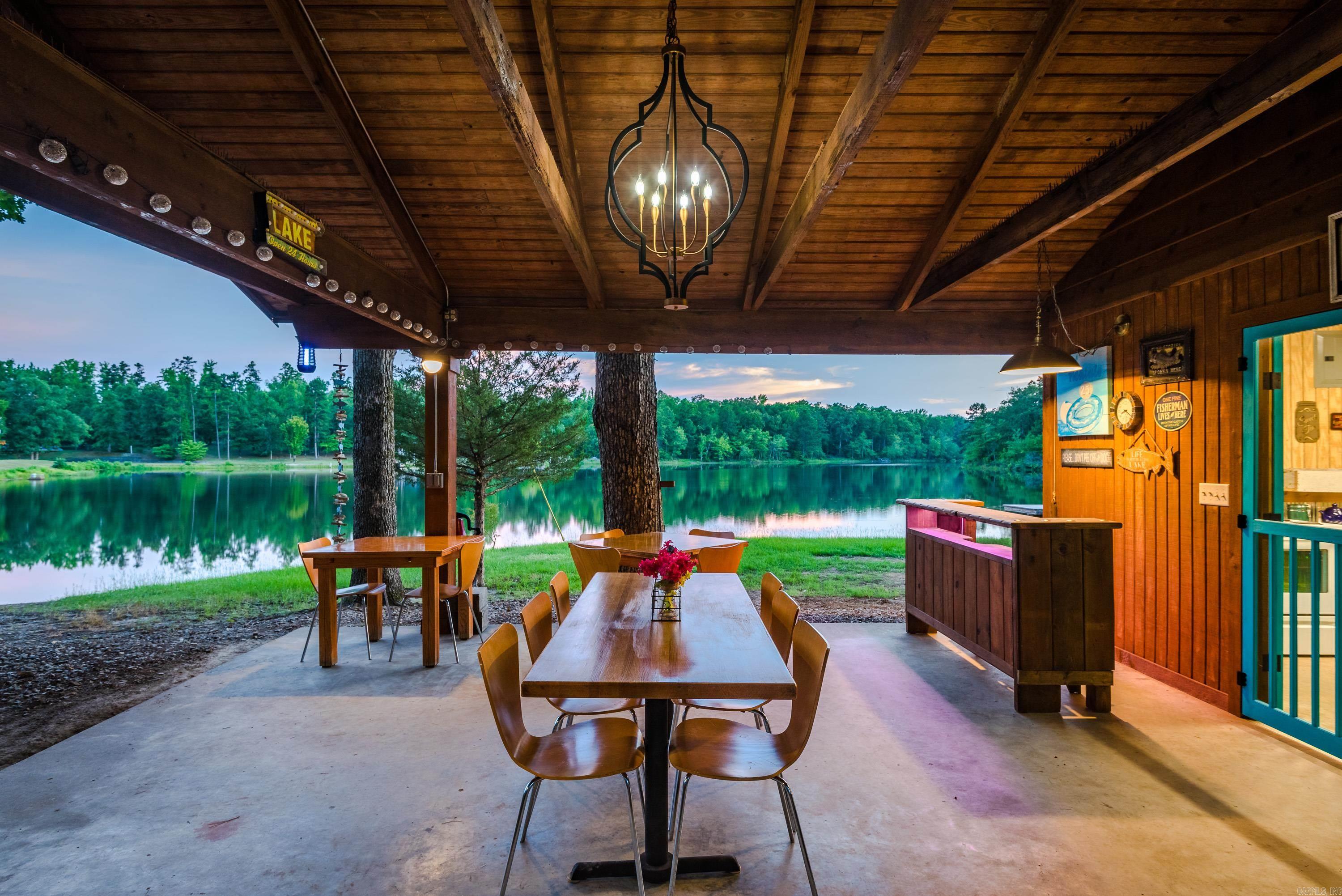 10 Henry  Perryville, AR