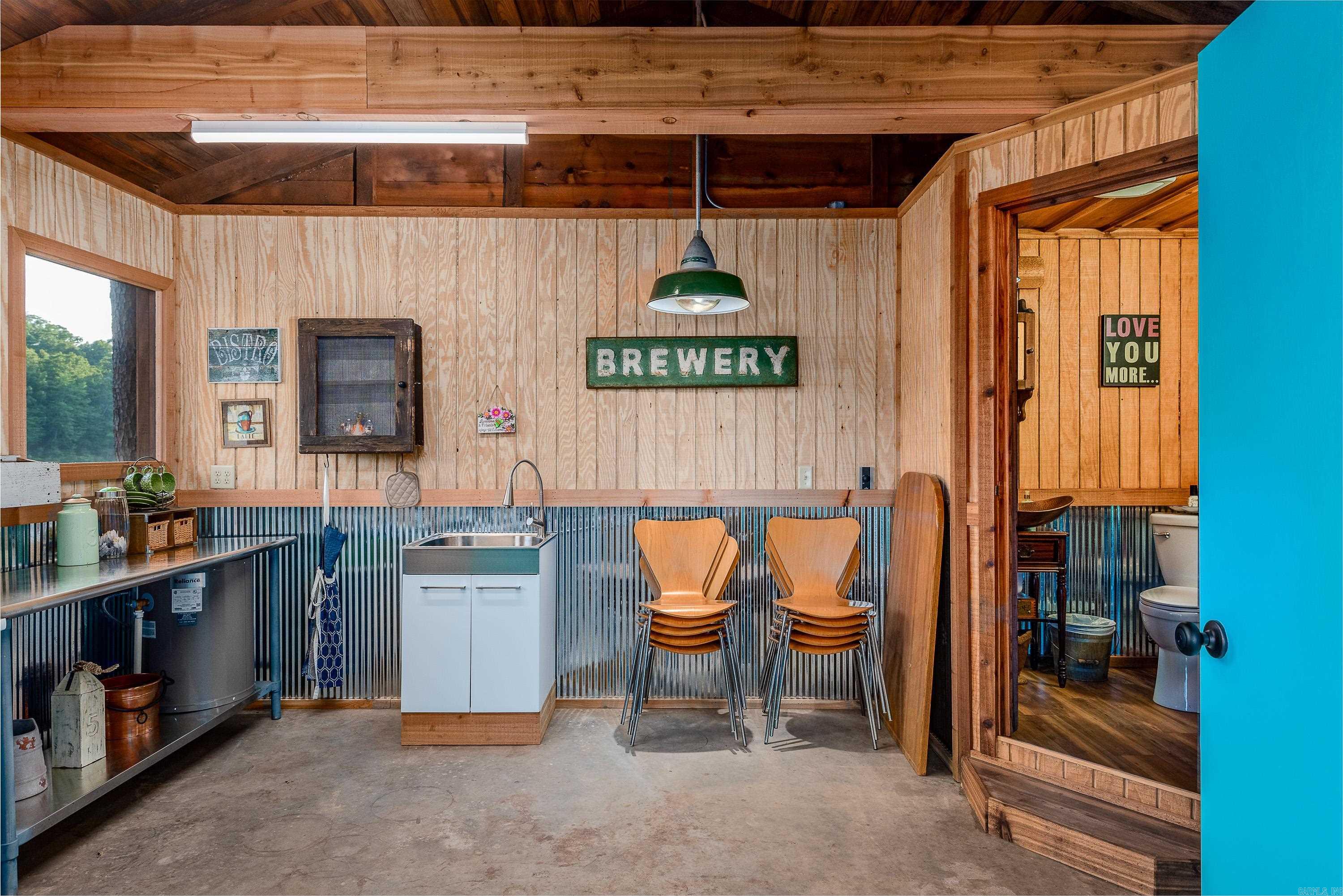 10 Henry  Perryville, AR