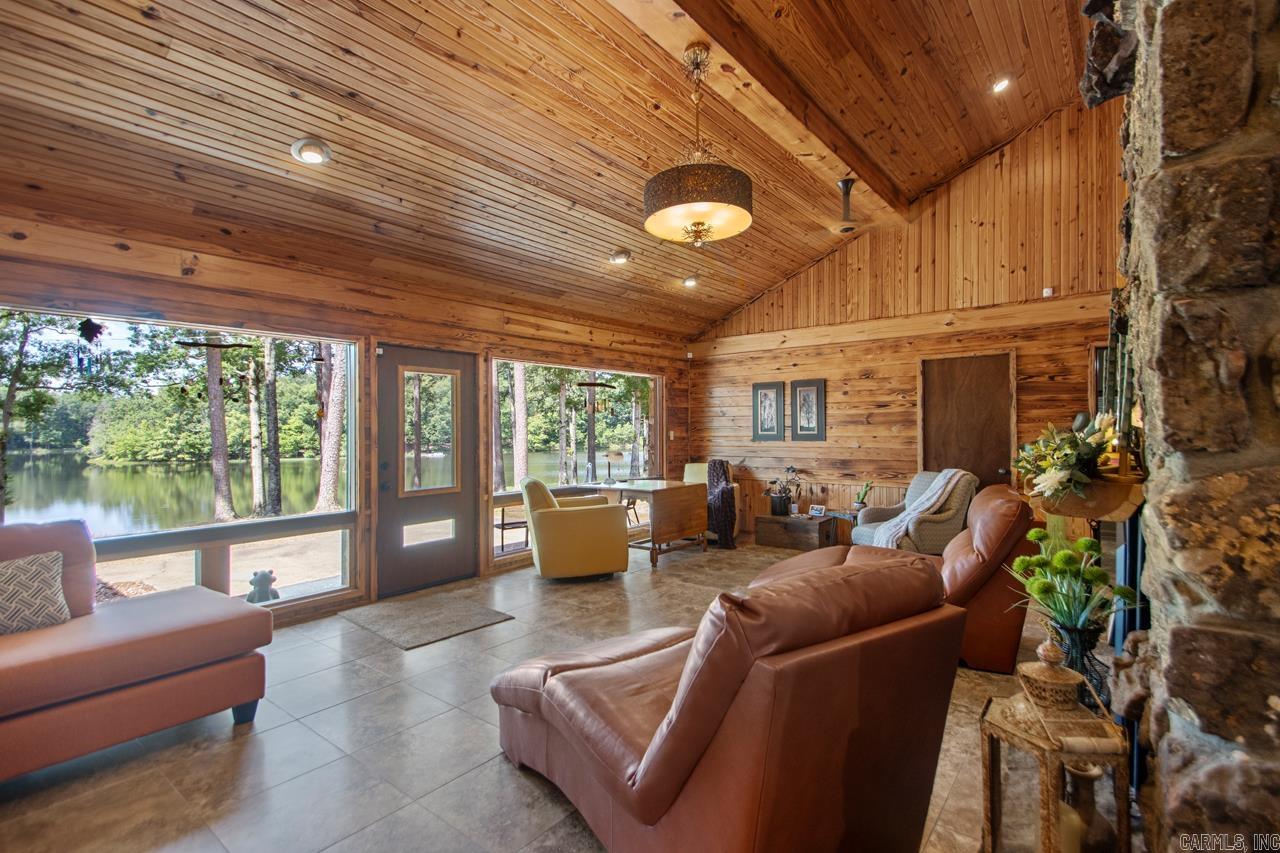 10 Henry  Perryville, AR