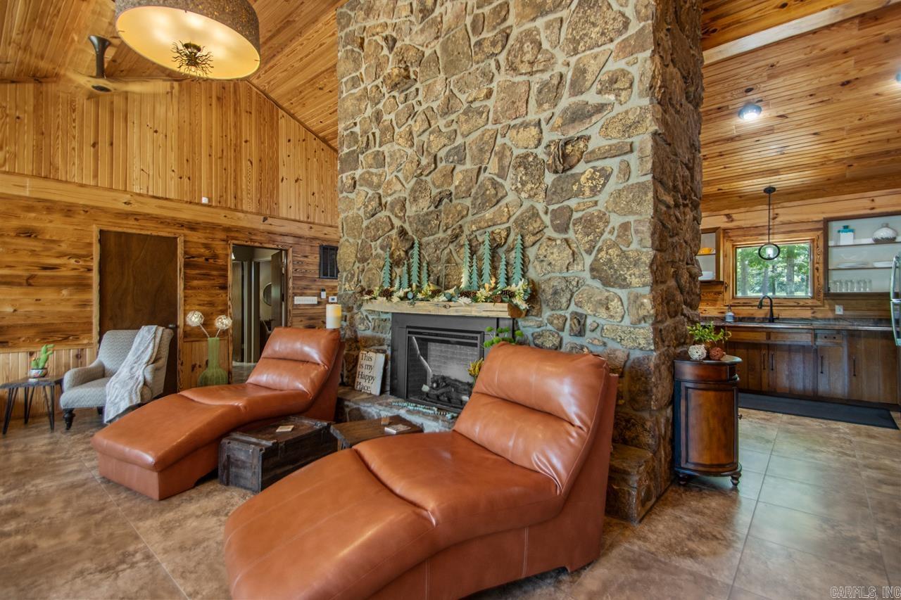 10 Henry  Perryville, AR