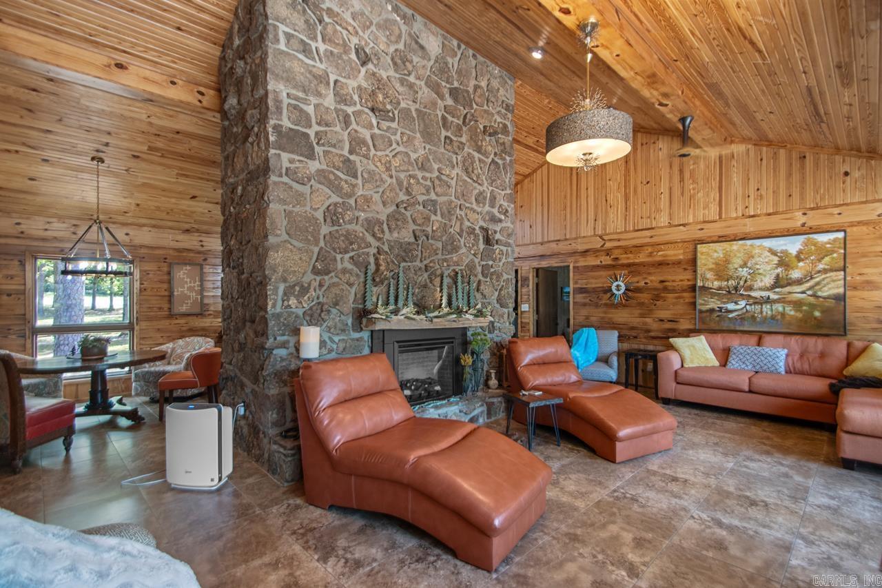 10 Henry  Perryville, AR