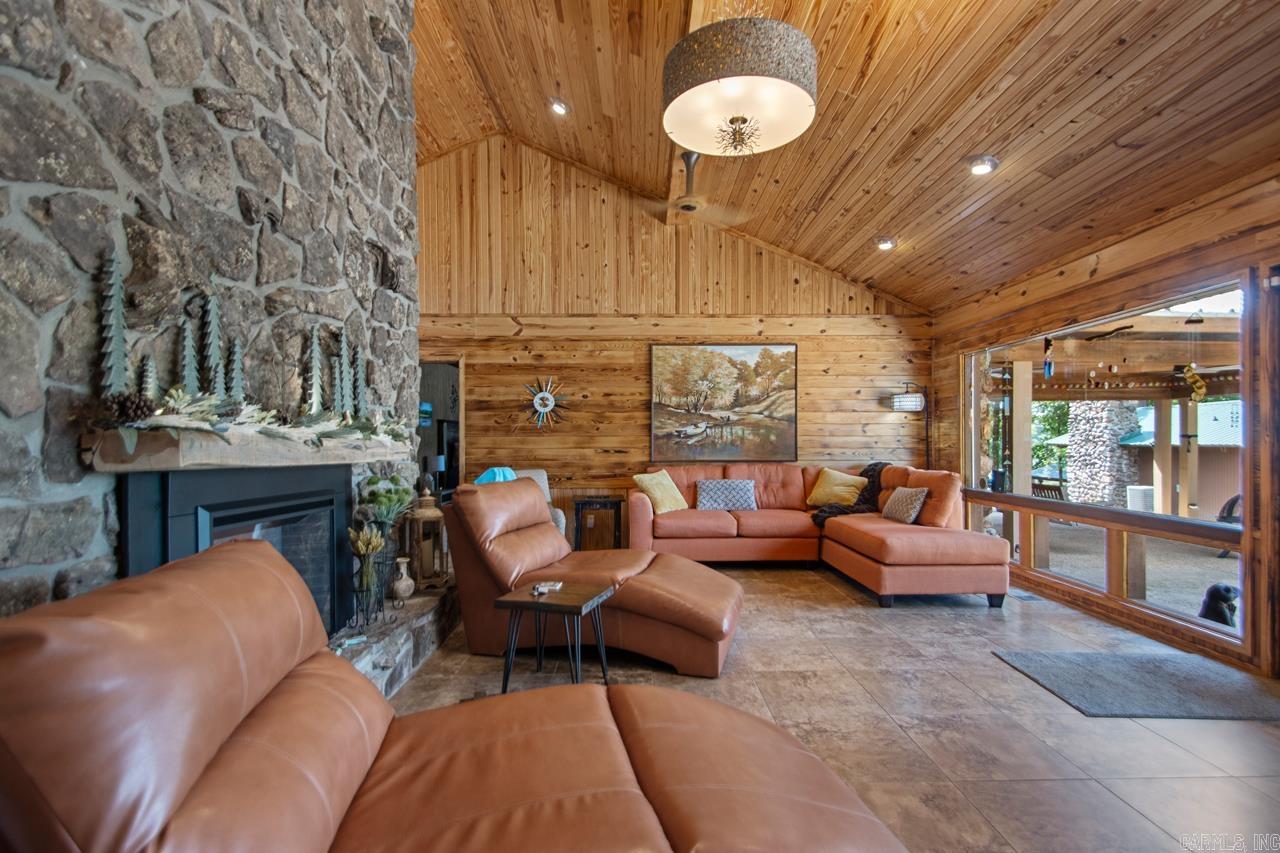 10 Henry  Perryville, AR