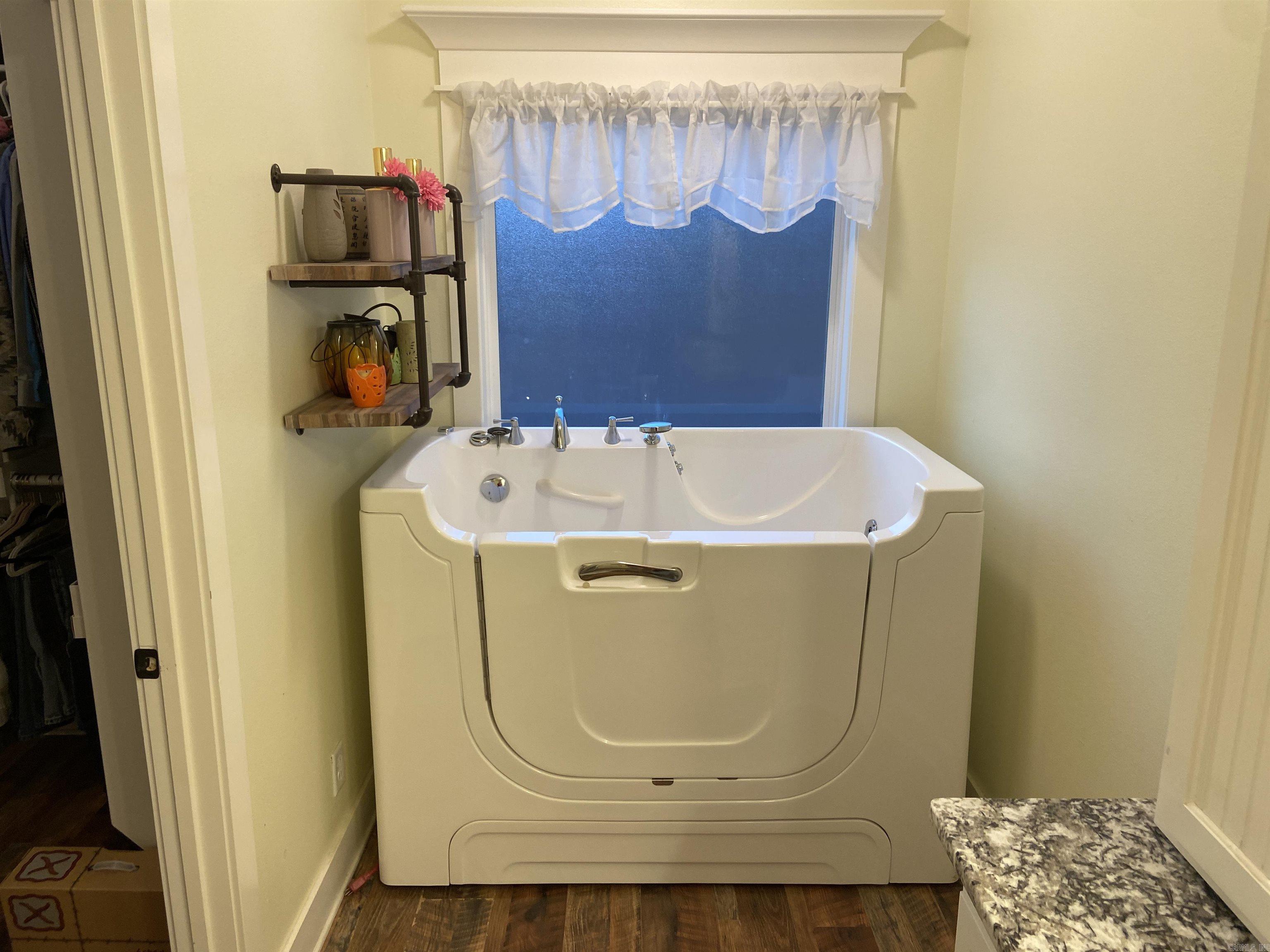 318 Wayne Walker  Romance, AR