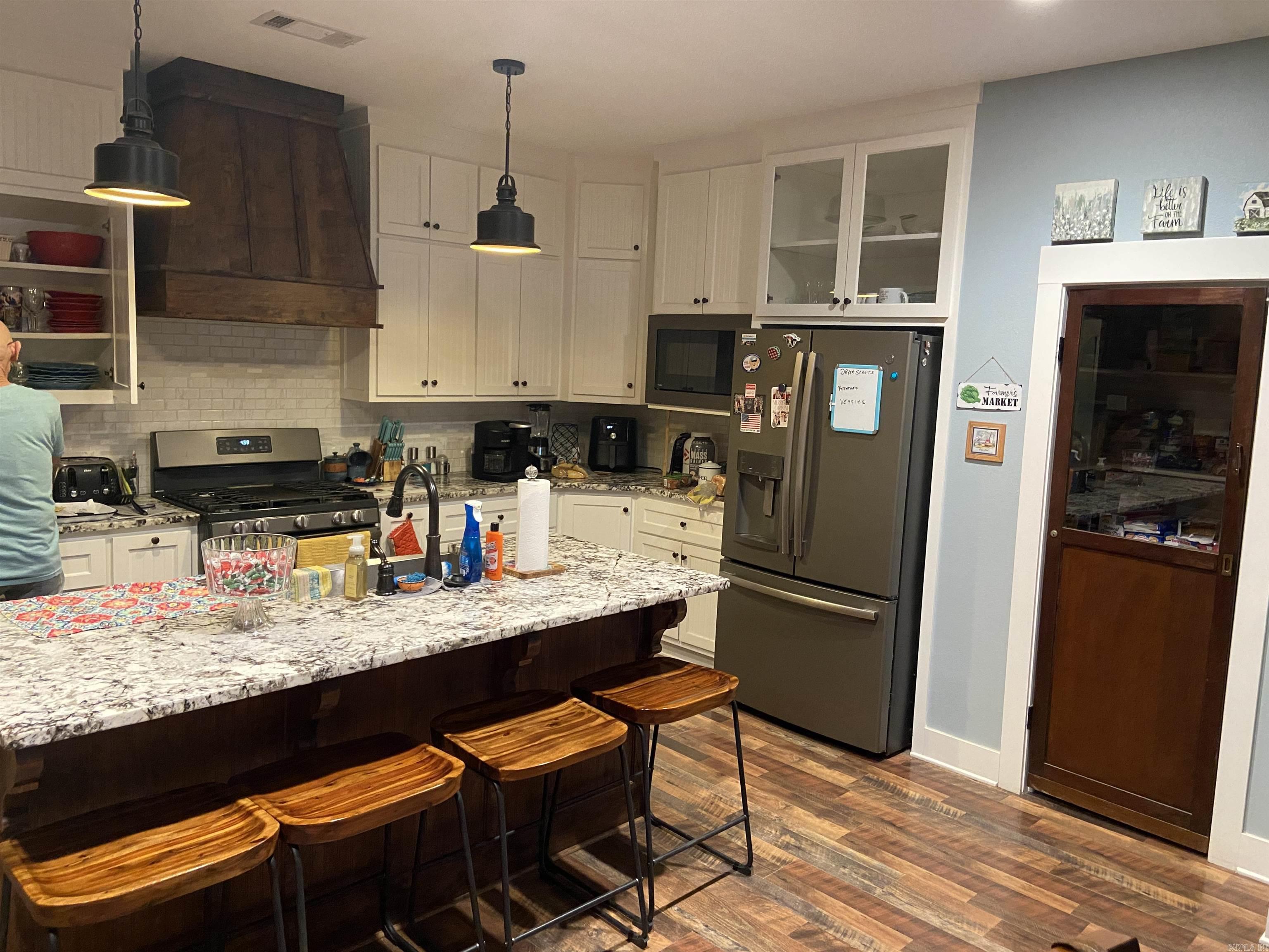 318 Wayne Walker  Romance, AR