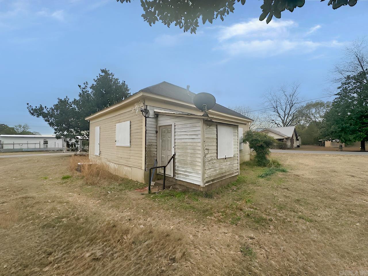 308 W 8th Street  Leola, AR